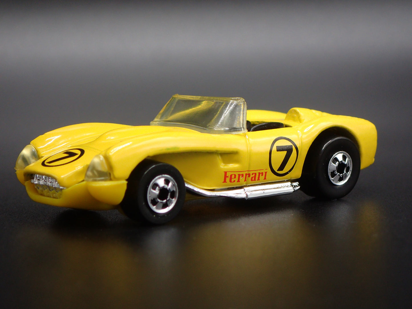 1952-1964 FERRARI 250 CONVERTIBLE YELLOW 1:64 SCALE DIORAMA DIECAST MODEL CAR