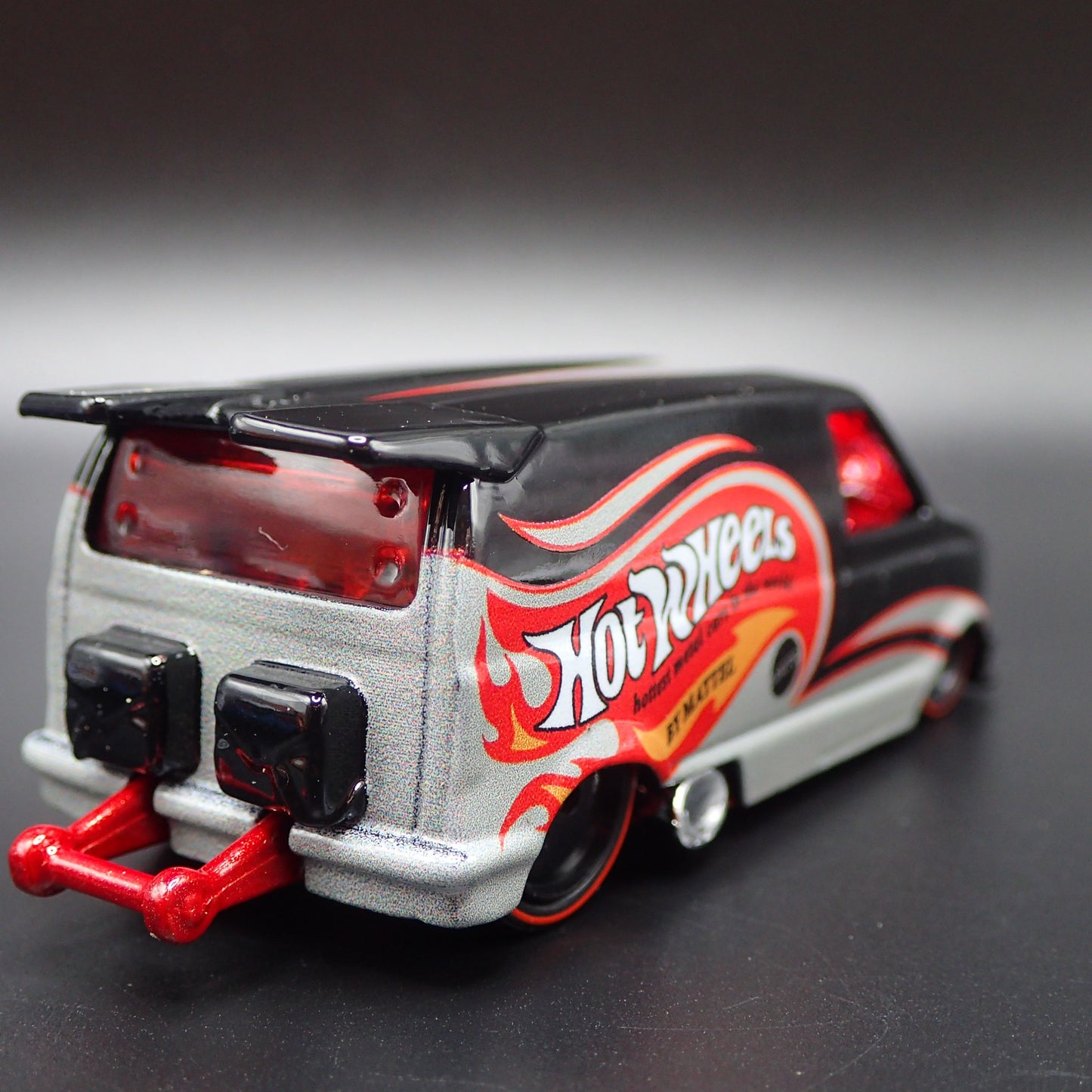 1985 CHEVY CHEVROLET ASTRO VAN HOT WHEELS 1:64 SCALE DIORAMA DIECAST MODEL CAR