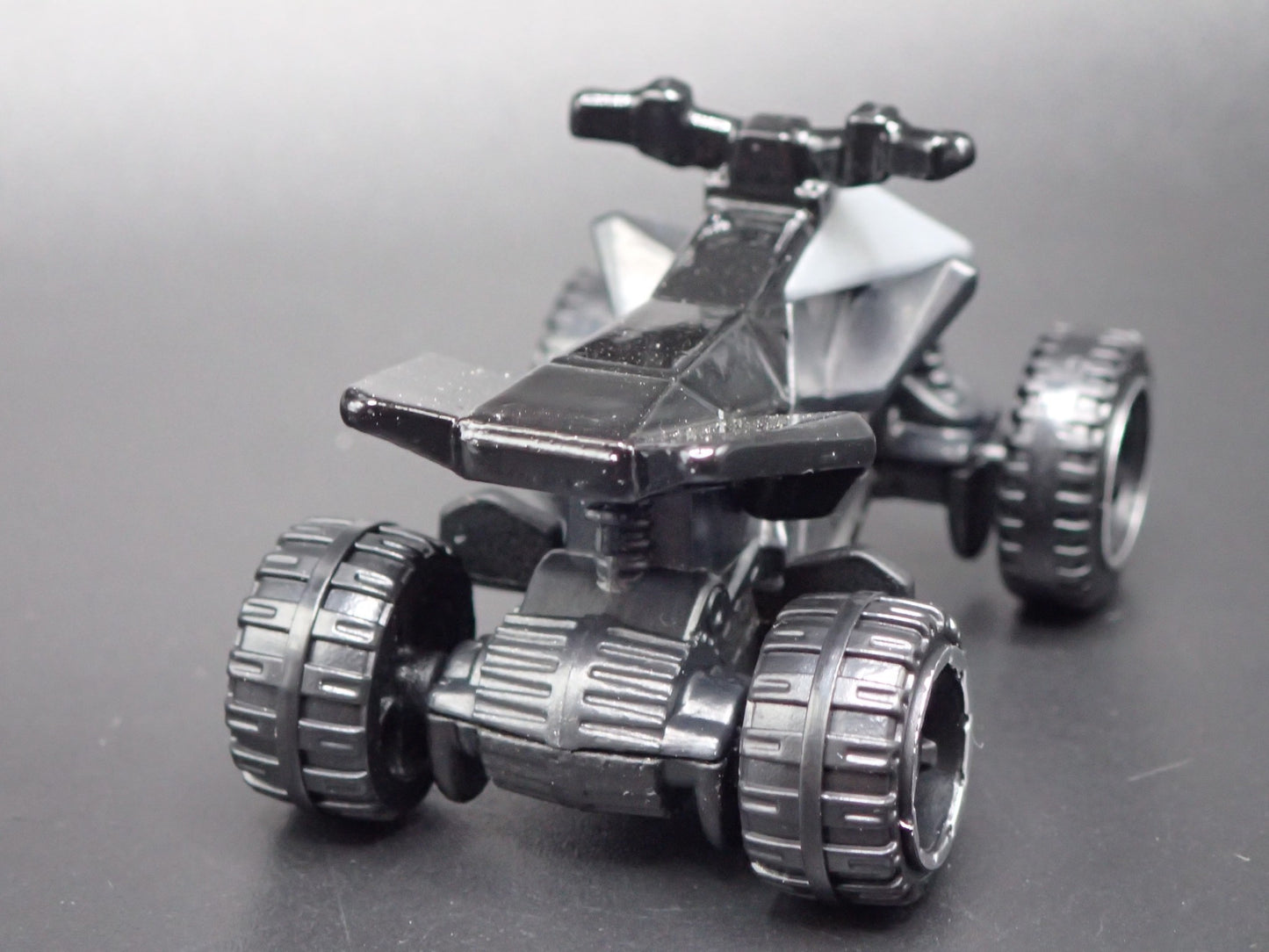 TESLA CYBERQUAD SILVER RARE 1:64 SCALE COLLECTIBLE DIORAMA DIECAST MODEL CAR