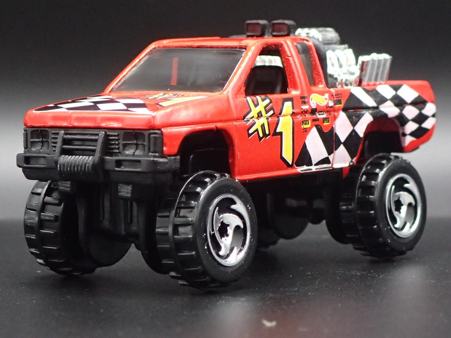 NISSAN HARDBODY 4X4 PICKUP TRUCK RED RARE 1:64 SCALE DIORAMA DIECAST MODEL CAR