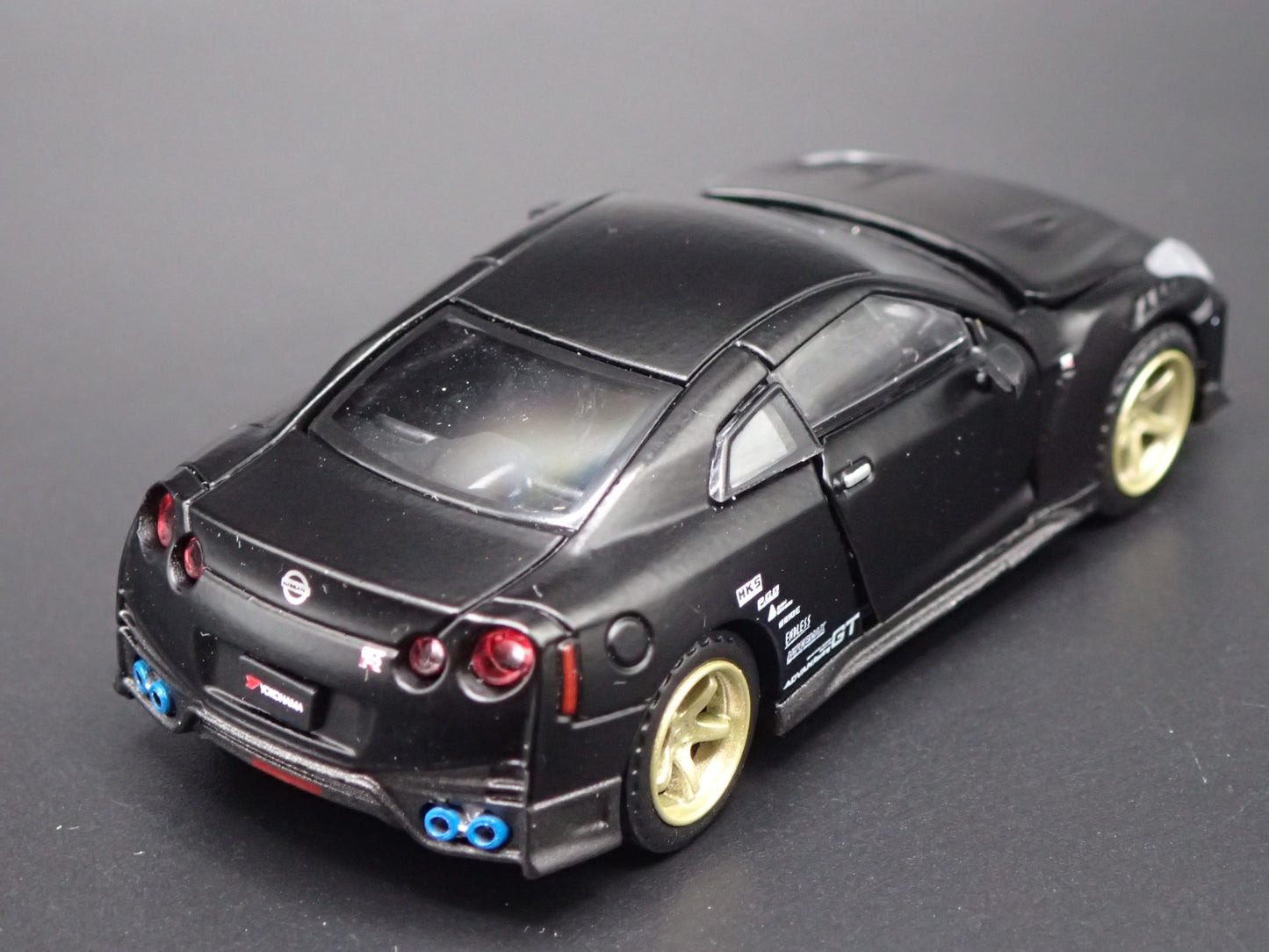 1993-1998 NISSAN SKYLINE GTR BCNR33 BLACK 1:64 SCALE DIORAMA DIECAST MODEL CAR