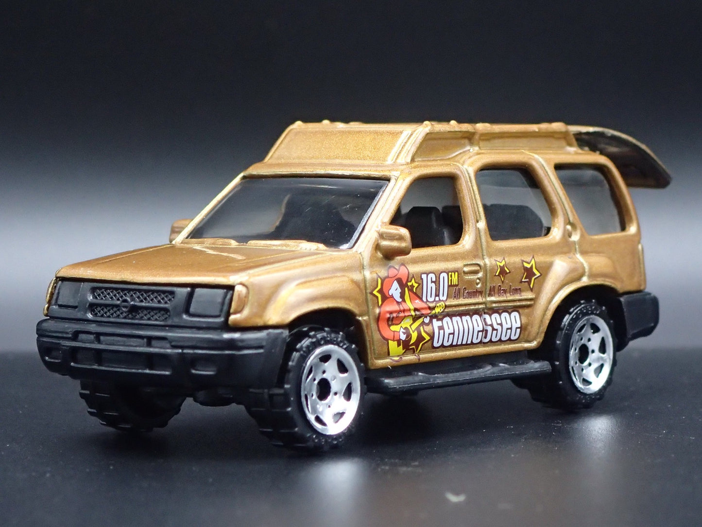1999-2004 NISSAN XTERRA SUV TENNESSEE GOLD 1:64 SCALE DIORAMA DIECAST MODEL CAR