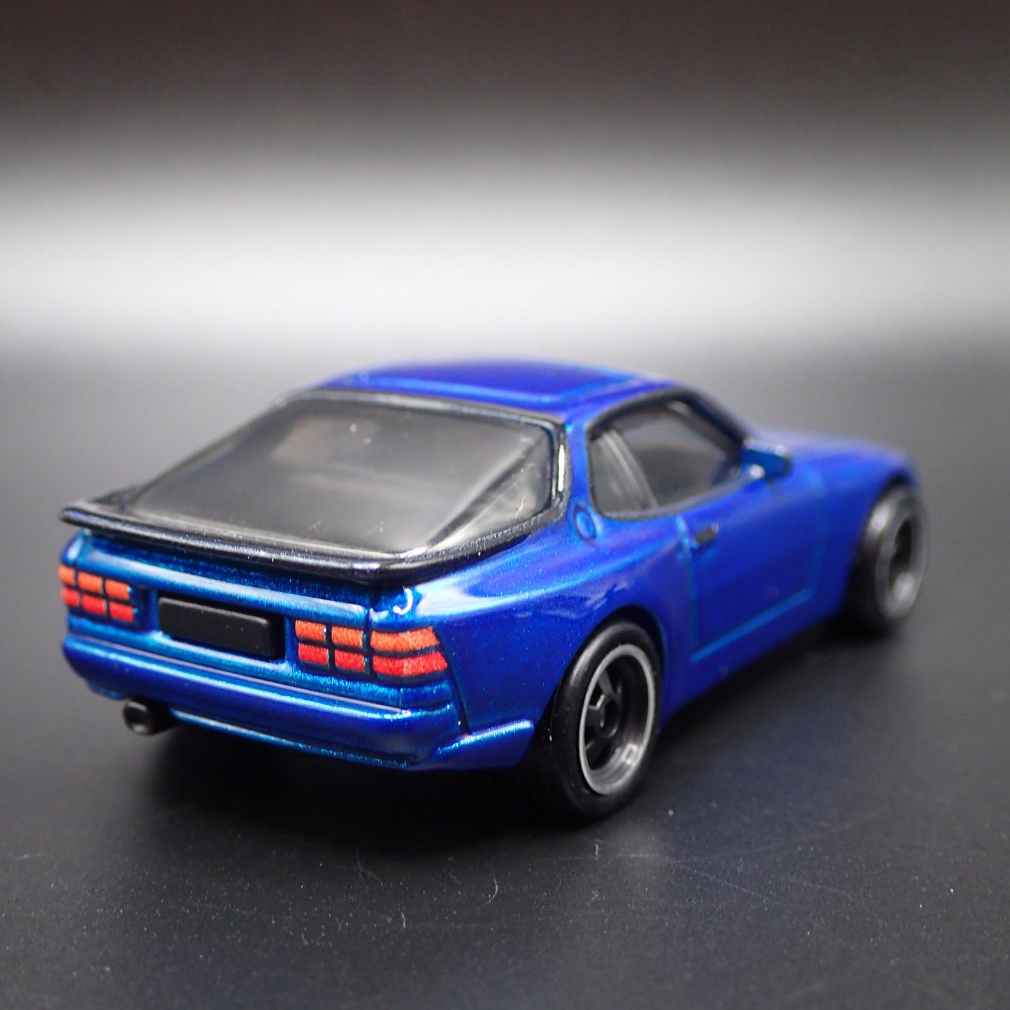 1982-1991 PORSCHE 944 TURBO 1:64 SCALE COLLECTIBLE DIORAMA DIECAST MODEL CAR