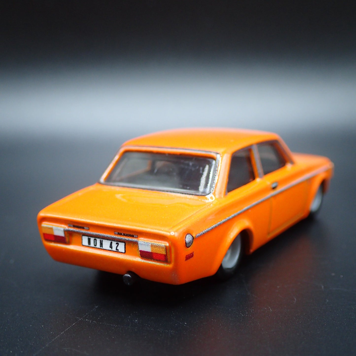 1973 73 VOLVO 142 GL 2 TWO DOOR ORANGE 1:64 SCALE DIORAMA DIECAST MODEL CAR
