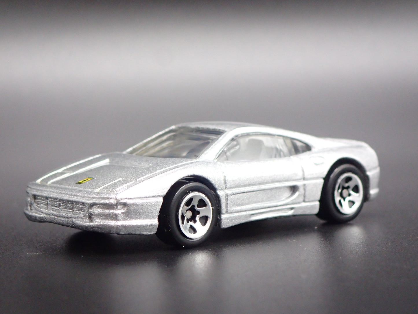 1994-1999 FERRARI 355 SILVER 1:64 SCALE COLLECTIBLE DIORAMA DIECAST MODEL CAR