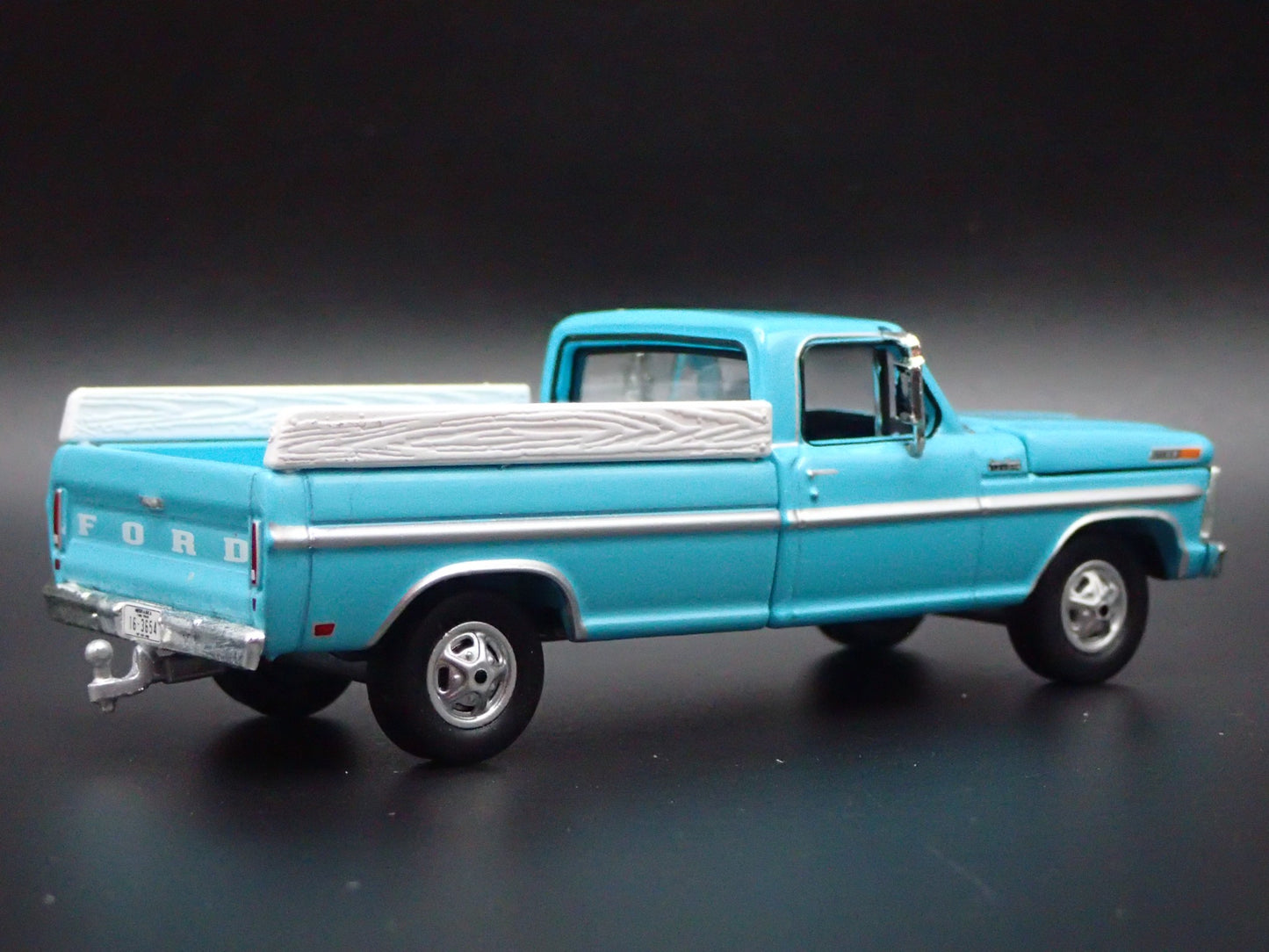 1969 69 FORD F250 PICKUP TRUCK HITCH BLUE 1:64 SCALE DIORAMA DIECAST MODEL CAR