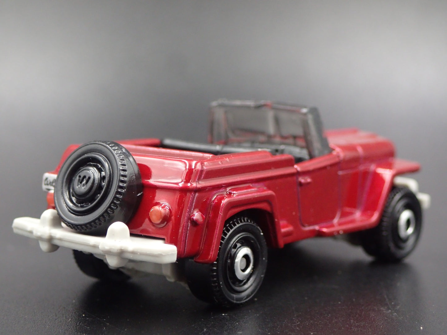1948 -1950 JEEP WILLYS JEEPSTER 1:64 SCALE COLLECTIBLE DIORAMA DIECAST MODEL CAR
