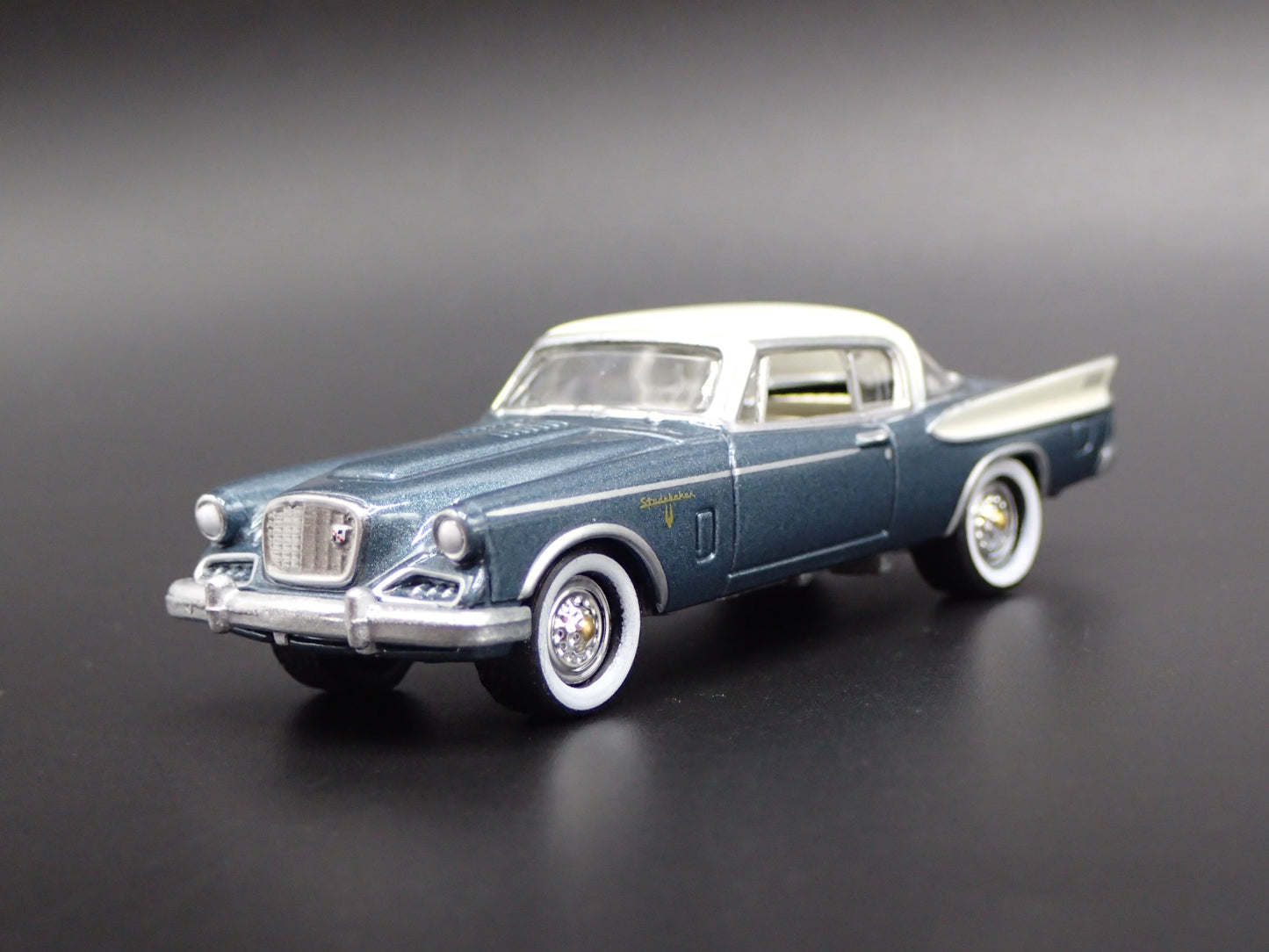 1957 57 STUDEBAKER GOLDEN HAWK 1:64 SCALE COLLECTIBLE DIORAMA DIECAST MODEL CAR