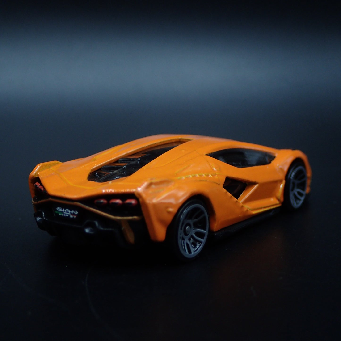 2020-2022 LAMBORGHINI SIAN FKP 37 SUPERCAR 1:64 SCALE DIORAMA DIECAST MODEL CAR