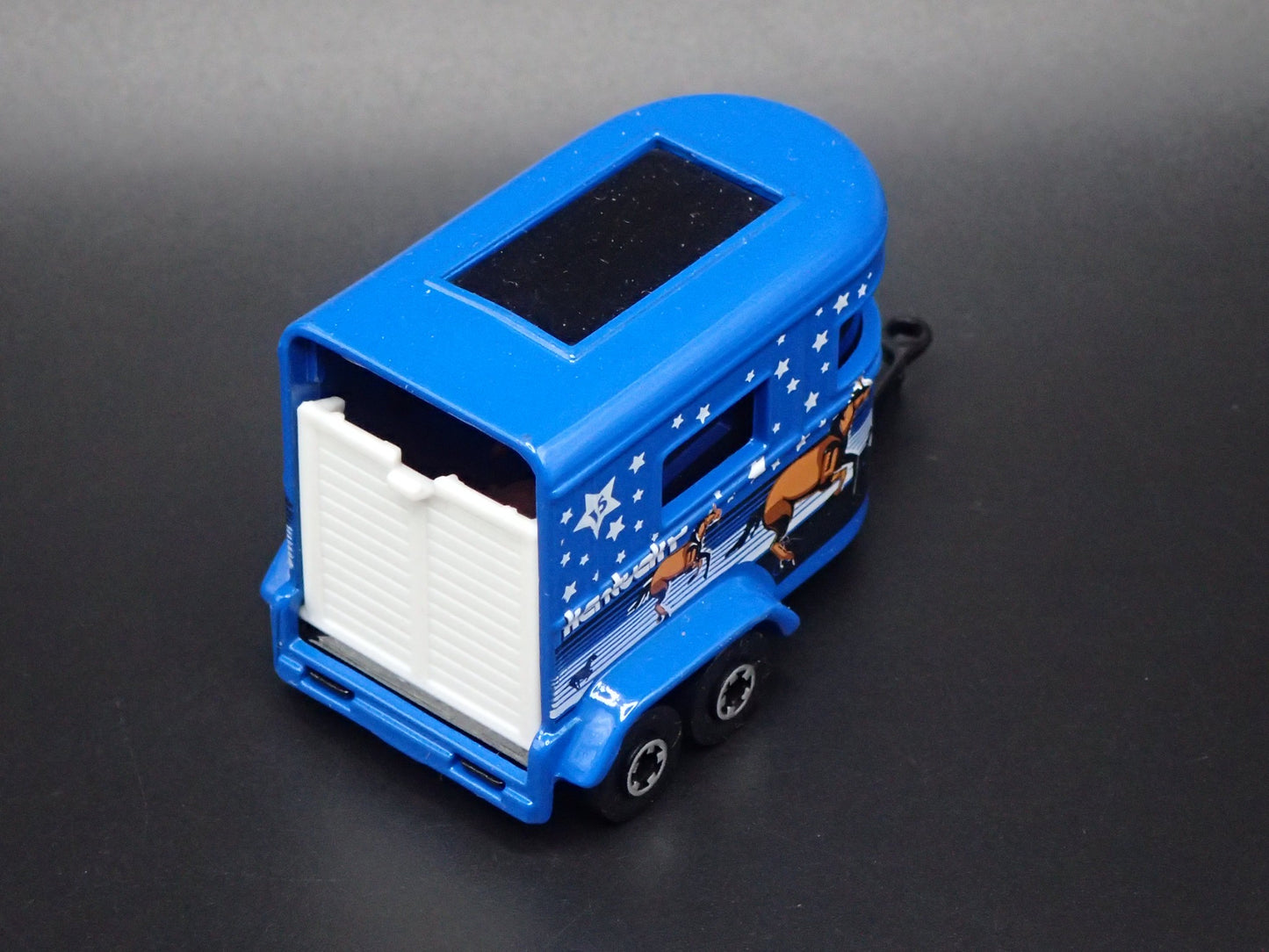 HORSE TRAILER W/ HITCH KENTUCKY BLUE 1/64 MB SCALE DIORAMA DIECAST MODEL CAR