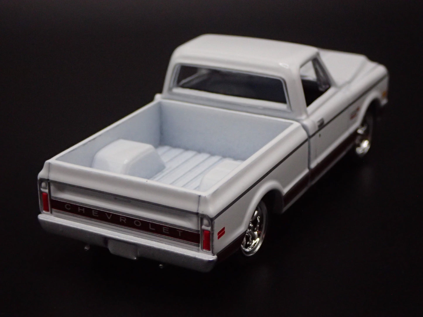 1972 72 CHEVY CHEVROLET C10 PICKUP TRUCK SHORT BED 1/64 SCALE DIECAST MODEL CAR