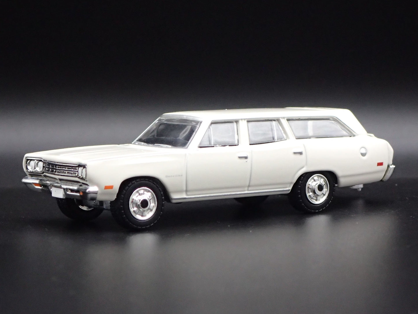 1969 69 PLYMOUTH SATELLITE STATION WAGON w/ HITCH 1:64 SCALE DIECAST MODEL CAR
