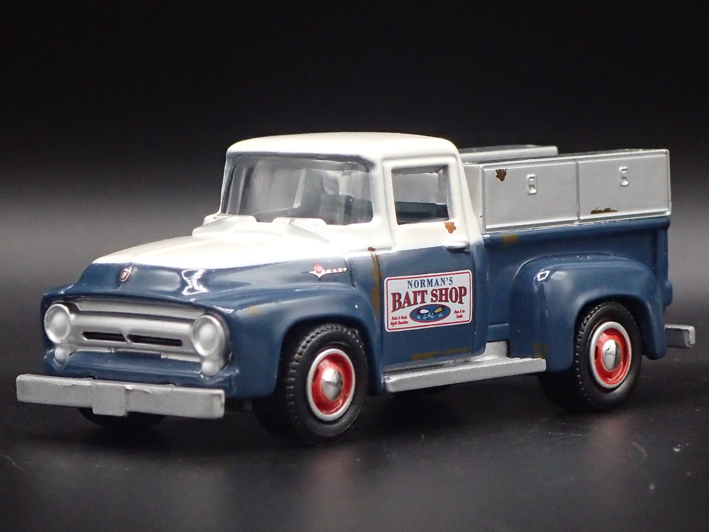 1956 56 FORD F100 PICKUP TRUCK 1:64 SCALE COLLECTIBLE DIORAMA DIECAST MODEL CAR