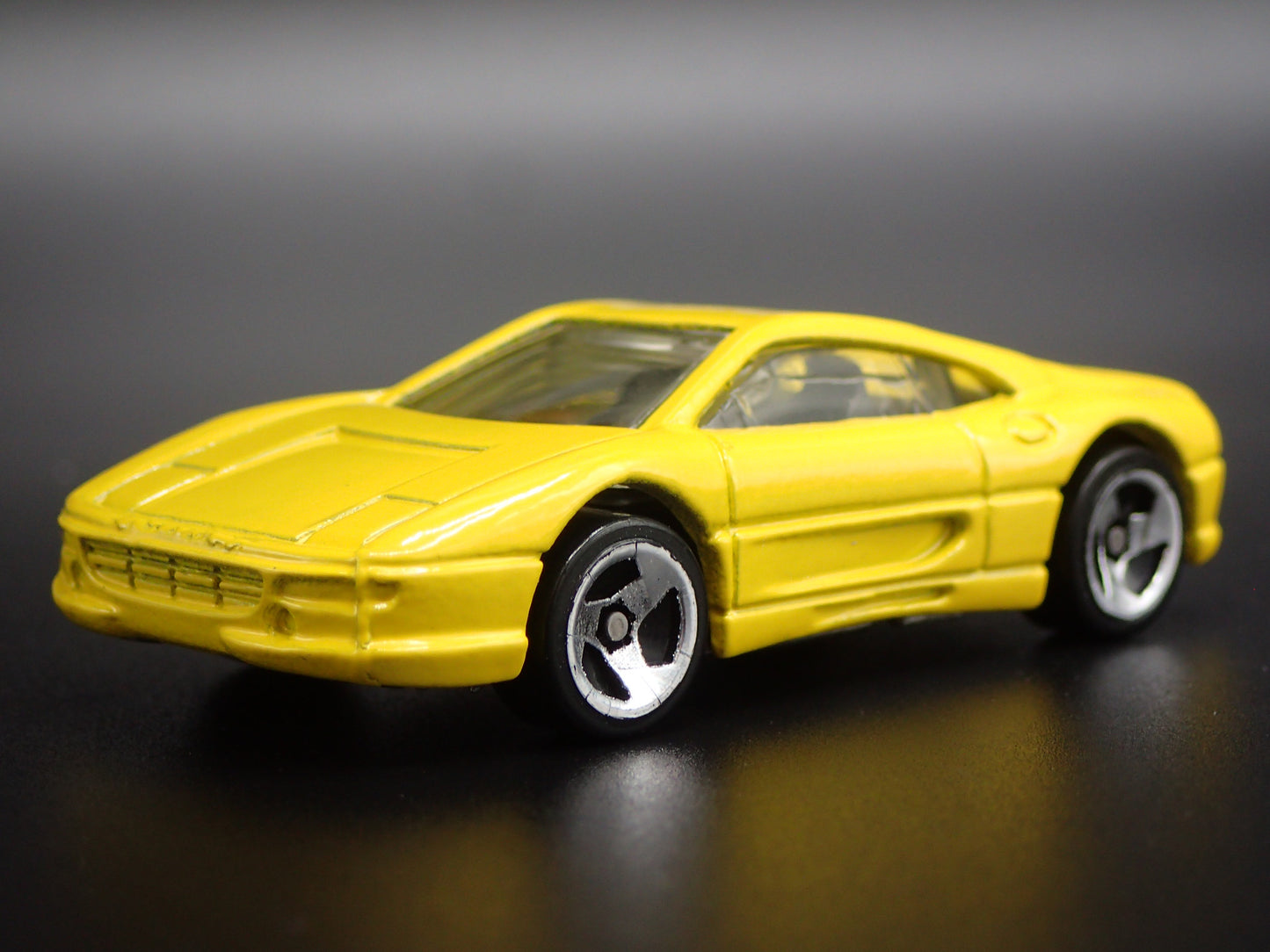 1994-1999 FERRARI 355 YELLOW 1:64 SCALE COLLECTIBLE DIORAMA DIECAST MODEL CAR