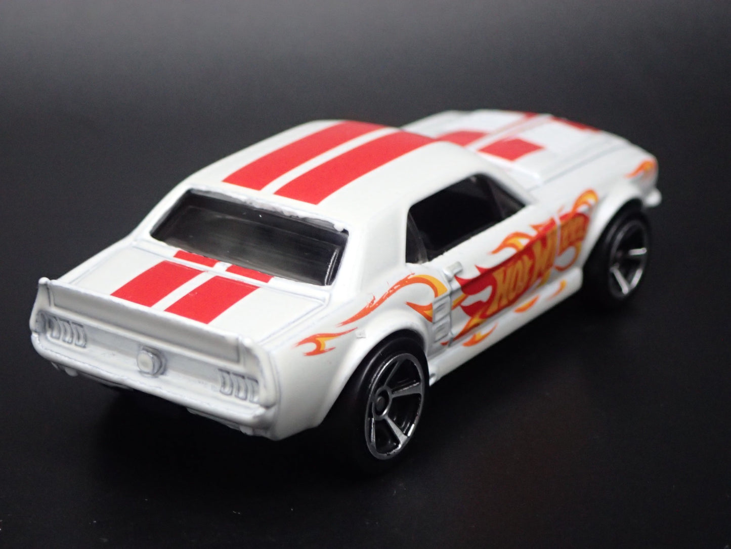 1967 67 FORD MUSTANG COUPE WHITE 1:64 SCALE COLLECTIBLE DIECAST MODEL CAR