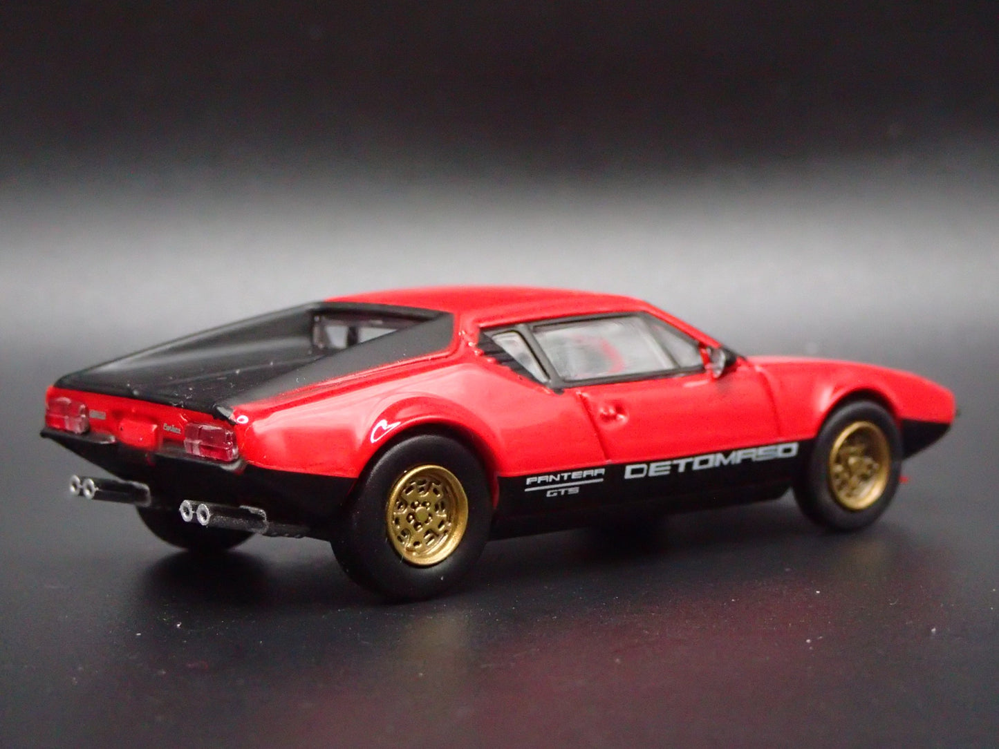 1972 72 DE TOMASO PANTERA RED 1:64 SCALE COLLECTIBLE DIORAMA DIECAST MODEL CAR