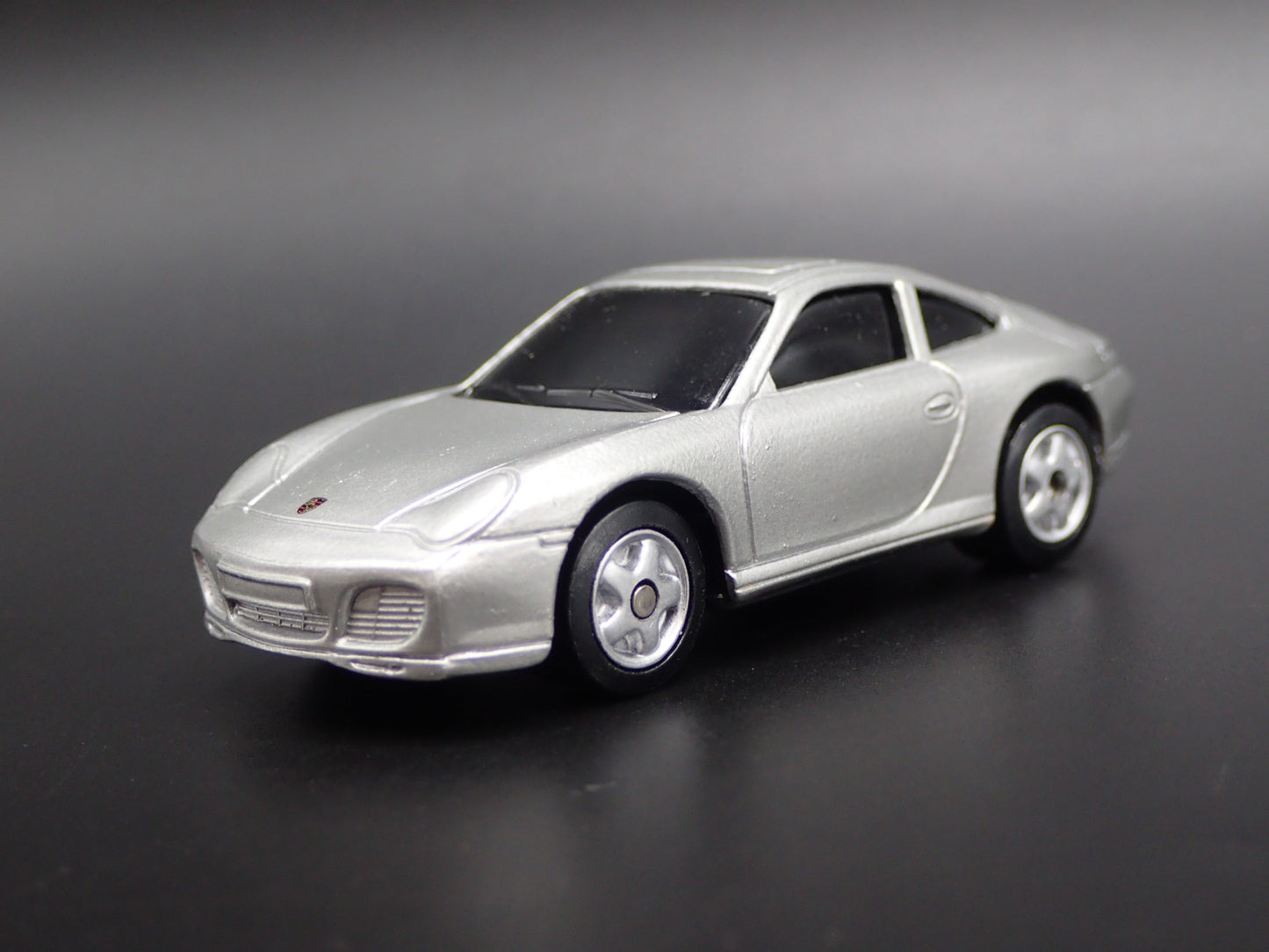 1998-2005 PORSCHE 911 CARRERA 4S 996 SILVER 1:64 SCALE DIORAMA DIECAST MODEL CAR