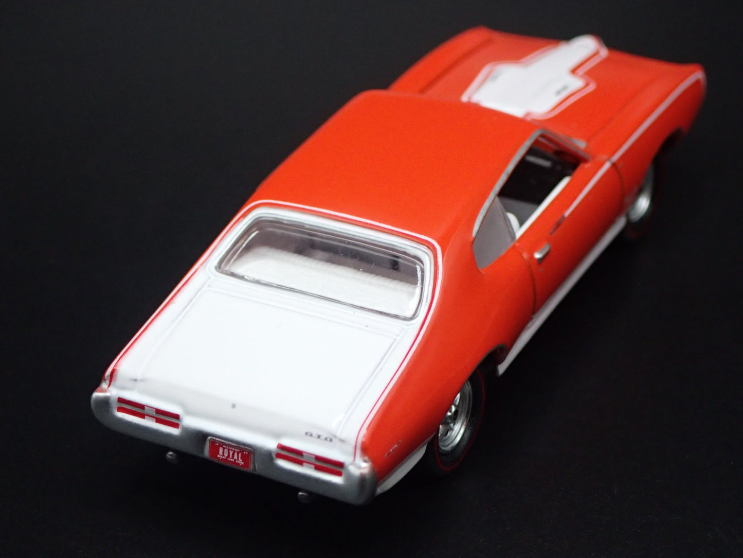 1969 69 PONTIAC GTO ROYAL BOBCAT ORANGE 1:64 SCALE DIORAMA DIECAST MODEL CAR