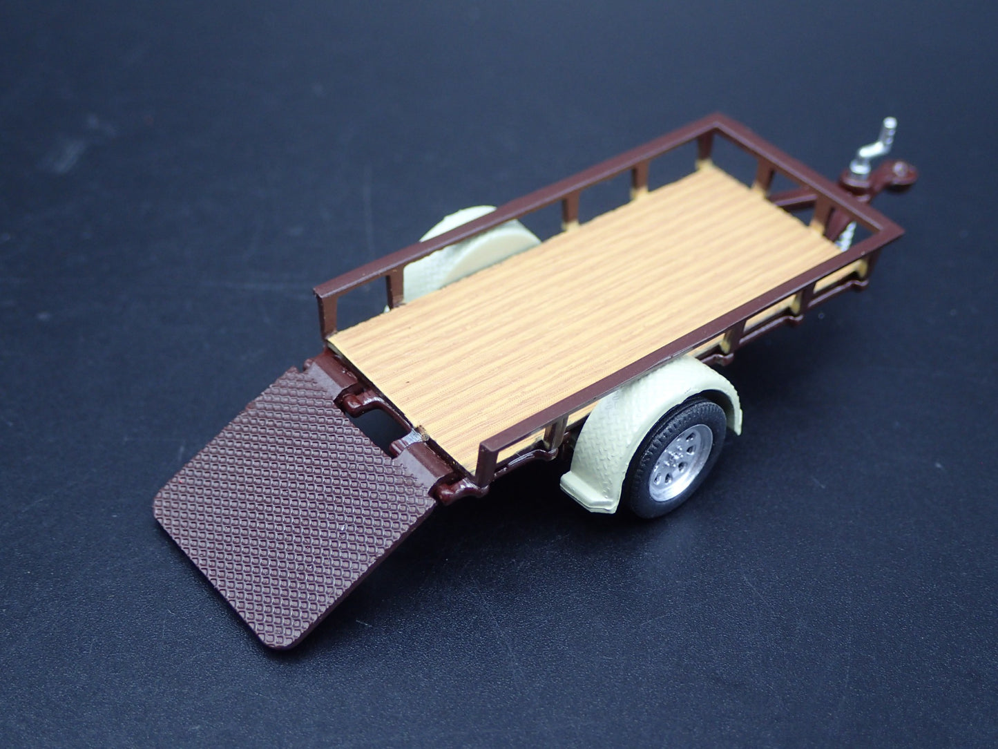 UTILITY TRAILER RUBBER TIRES with WORKING RAMPS 1:64 SCALE DIORAMA DIECAST MODEL
