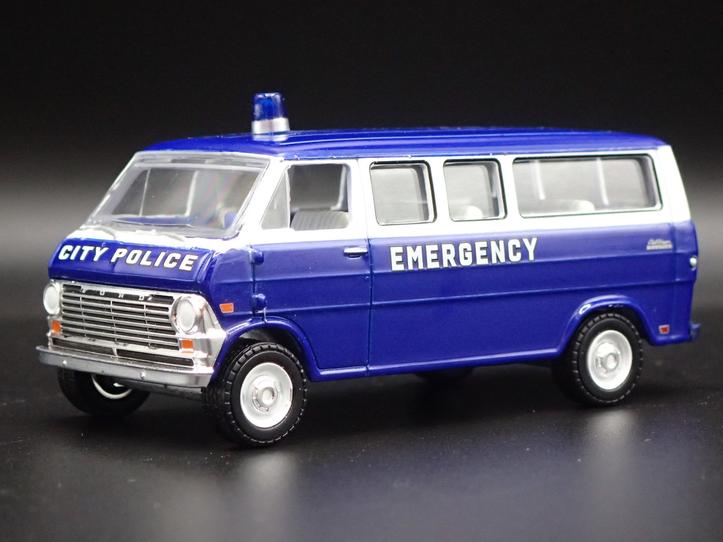 1969 69 FORD CLUB WAGON VAN CITY POLICE EMERGENCY 1:64 SCALE DIECAST MODEL CAR