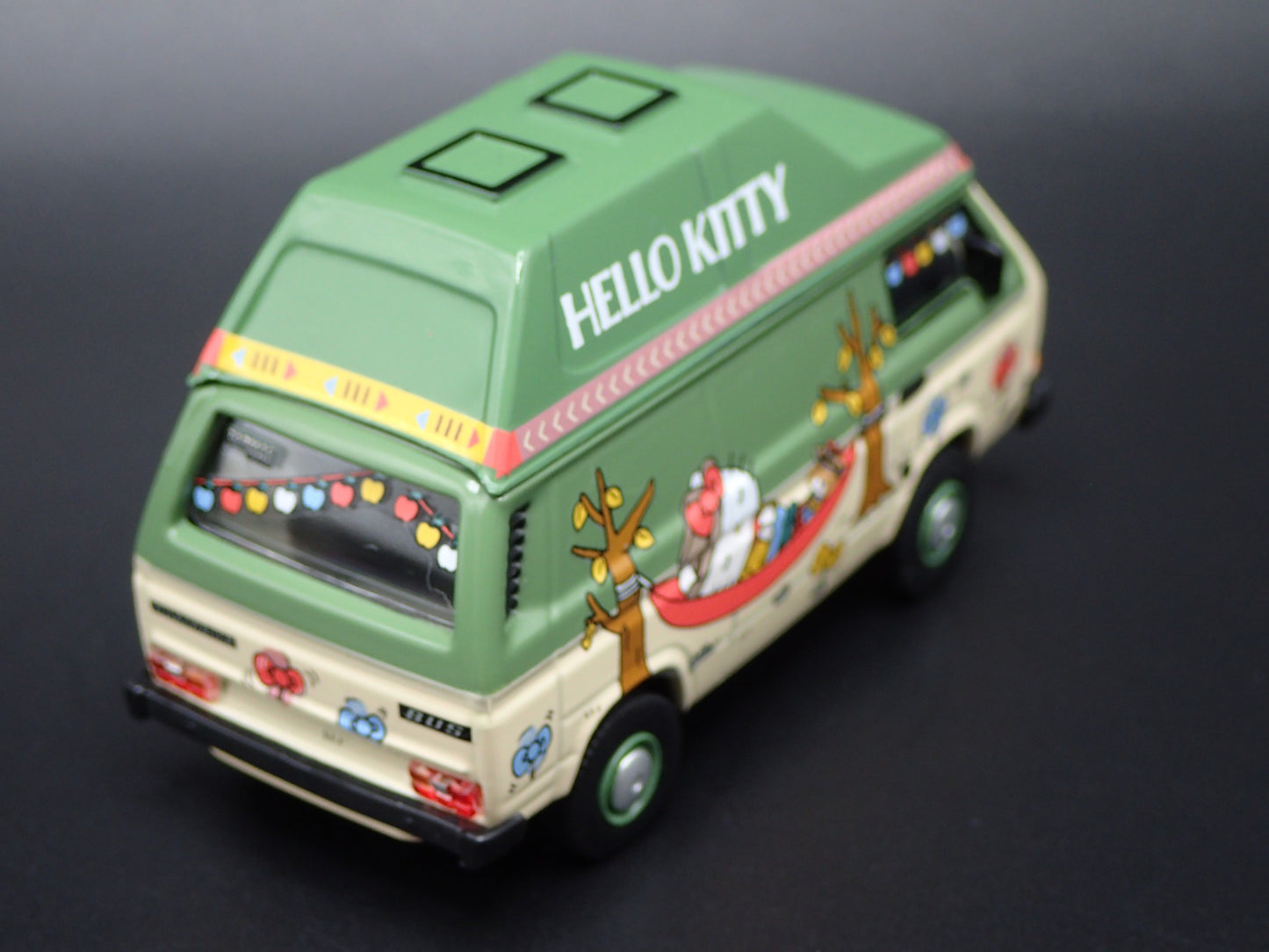 VW VOLKSWAGEN T3 VAN HELLO KITTY CAMPING 1/64 SCALE DIORAMA DIECAST MODEL CAR