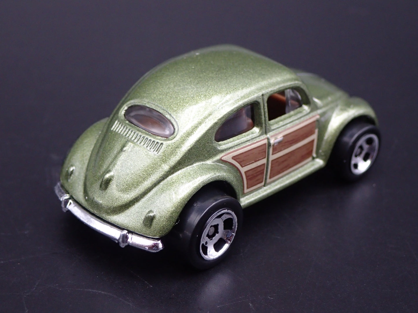 VW VOLKSWAGEN BEETLE BUG OVAL WINDOW GREEN 1:64 SCALE DIORAMA DIECAST MODEL CAR