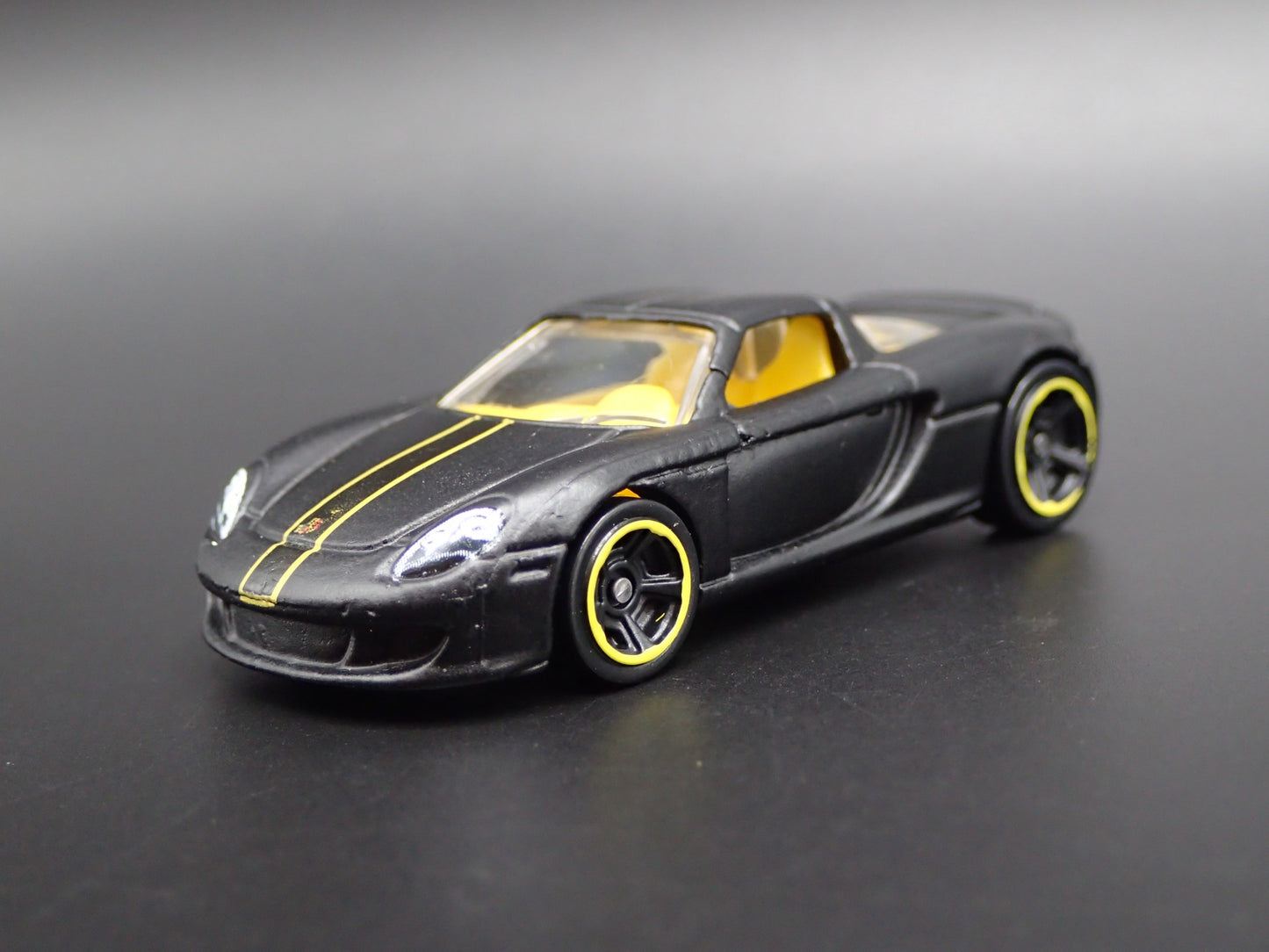 2003-2006 PORSCHE CARRERA GT SUPER CAR RARE 1:64 SCALE DIORAMA DIECAST MODEL CAR