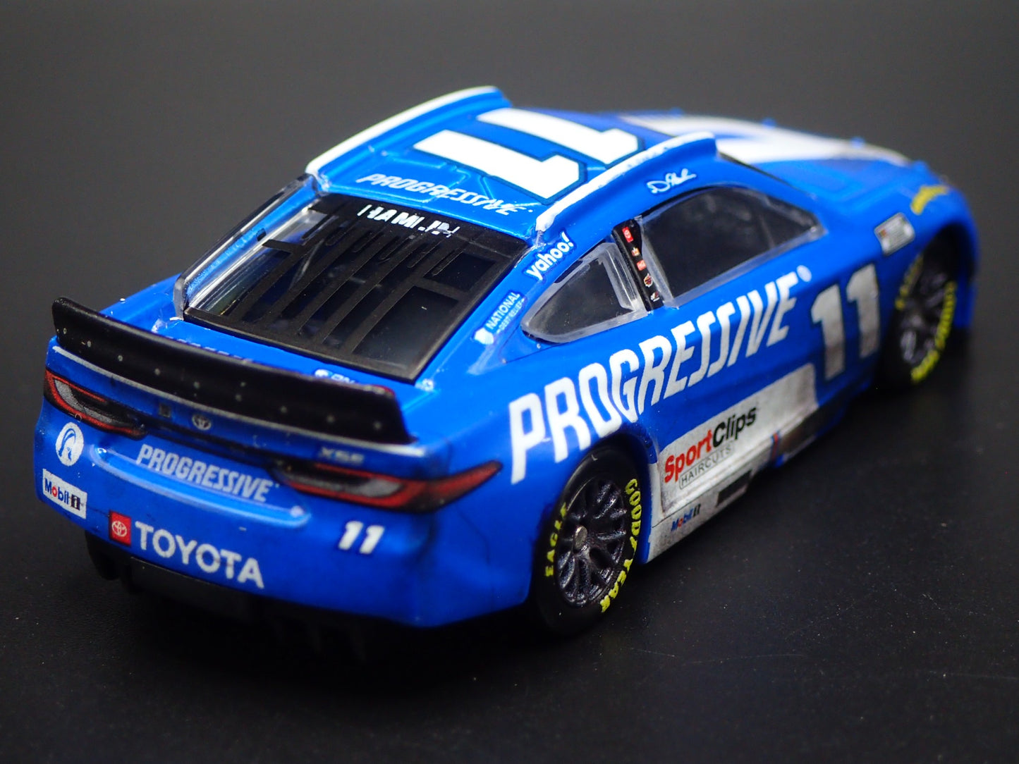 2025 25 TOYOTA CAMRY 11 DENNY HAMLIN PROGRESSIVE NASCAR 1:64 DIECAST MODEL CAR