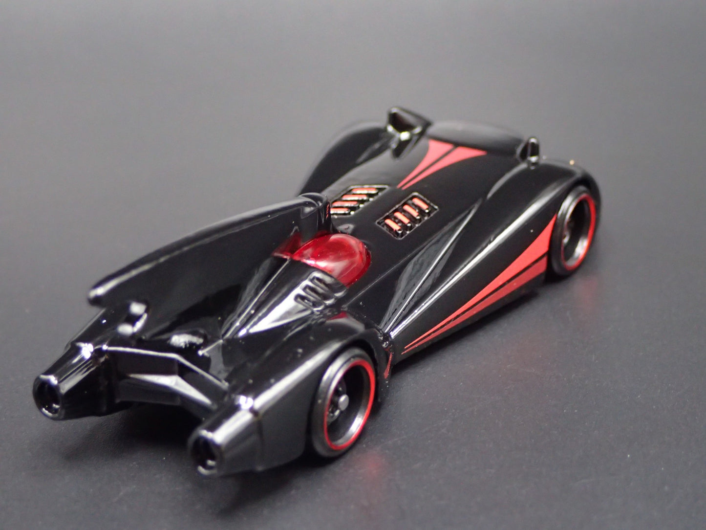 BATMAN THE BRAVE AND THE BOLD BATMOBILE 1:64 SCALE DIORAMA DIECAST MODEL CAR