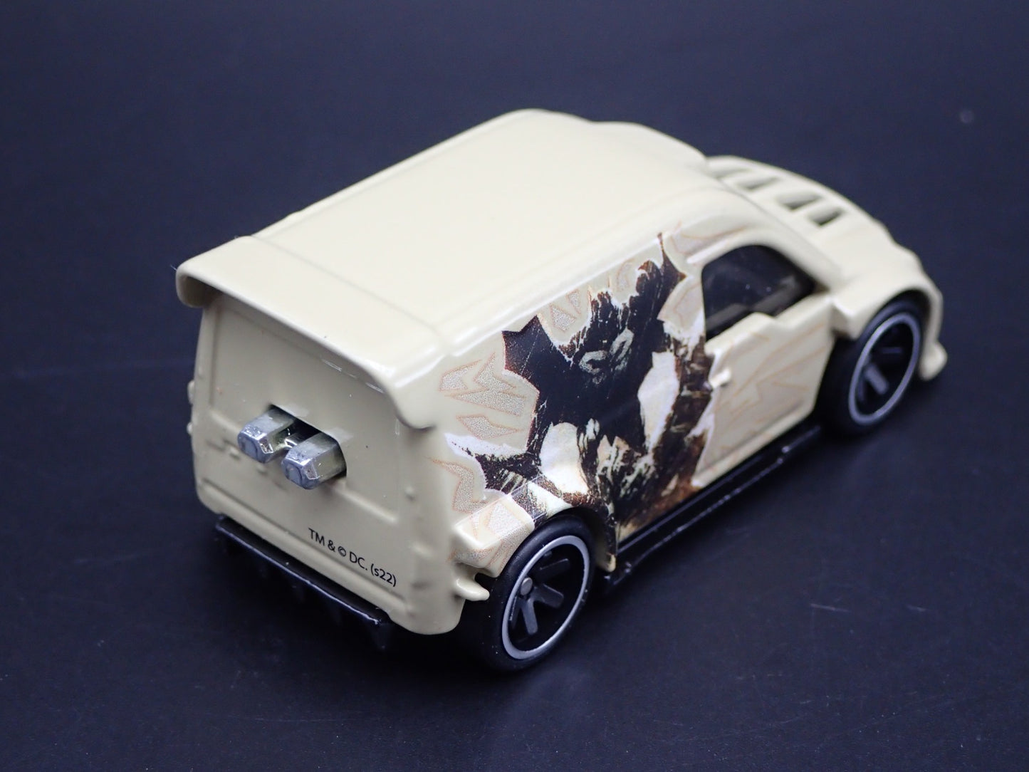 FORD TRANSIT CONNECT VAN BATMAN 1:64 SCALE COLLECTIBLE DIORAMA DIECAST MODEL CAR