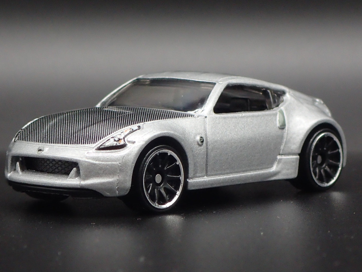 2009-2020 NISSAN 370Z SILVER 1:64 SCALE COLLECTIBLE DIORAMA DIECAST MODEL CAR