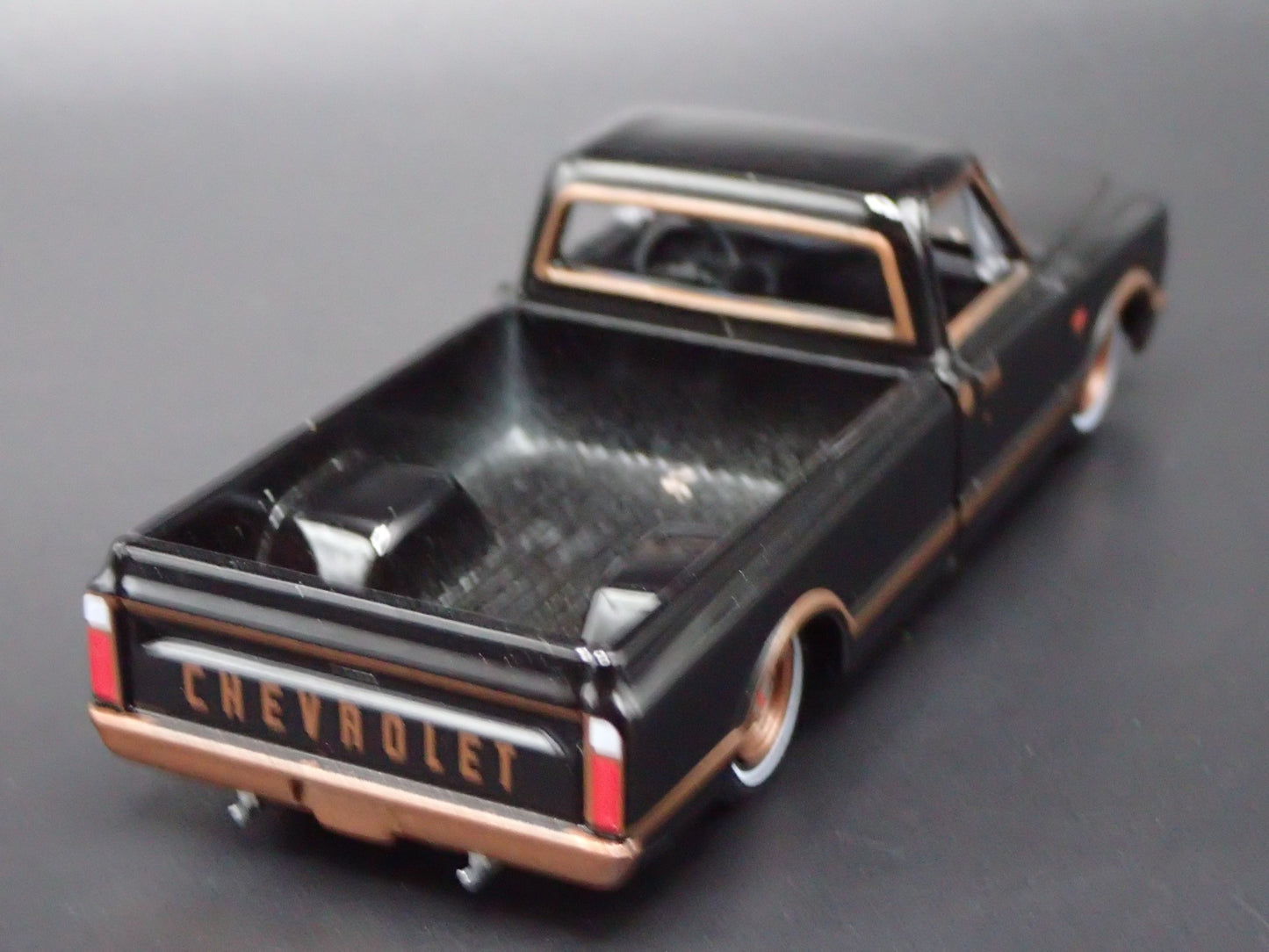 1972 72 CHEVY CHEVROLET C10 PICKUP TRUCK LONG BED 1/64 SCALE DIECAST MODEL CAR