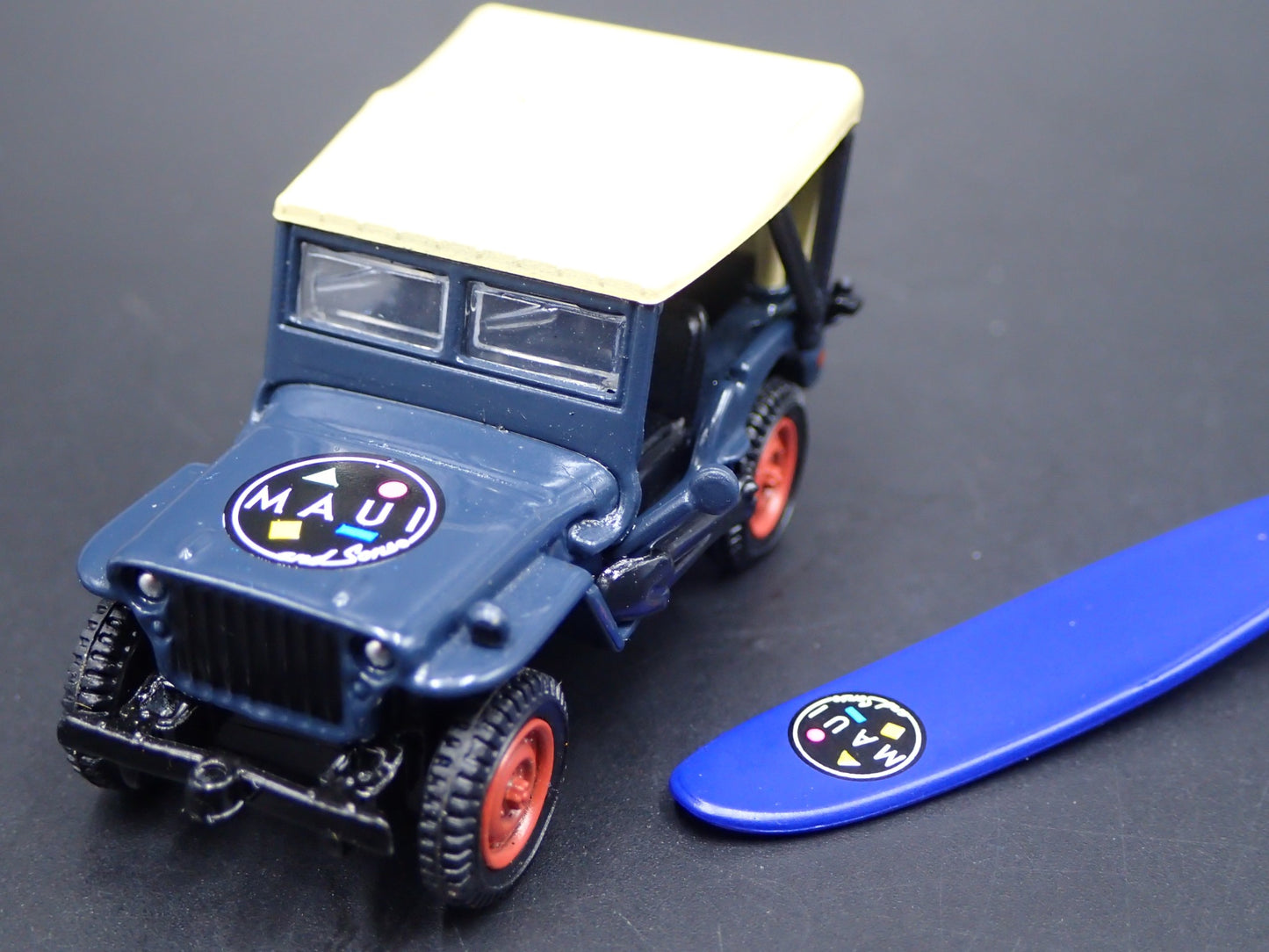 1944 44 JEEP MB WILLYS USA MAUI & SONS RARE 1:64 SCALE DIORAMA DIECAST MODEL CAR