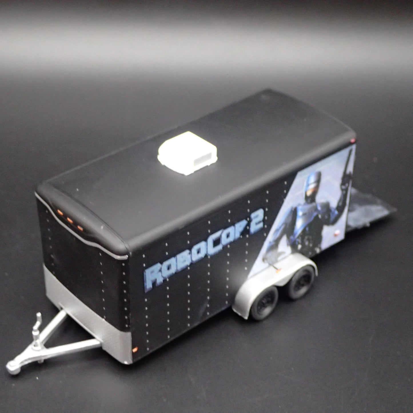 ROBOCOP 2 ENCLOSED CAR TOY HAULER TRAILER OPENING DOOR 1:64 SCALE DIORAMA MODEL