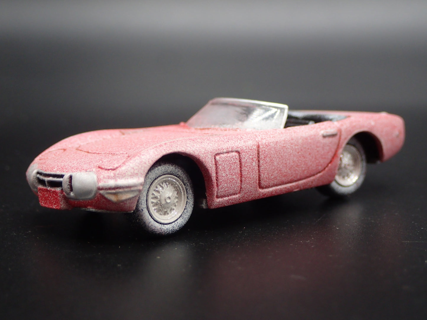 1967-1970 TOYOTA 2000GT ROADSTER CUSTOM BARN FIND 1:64 SCALE DIECAST MODEL CAR