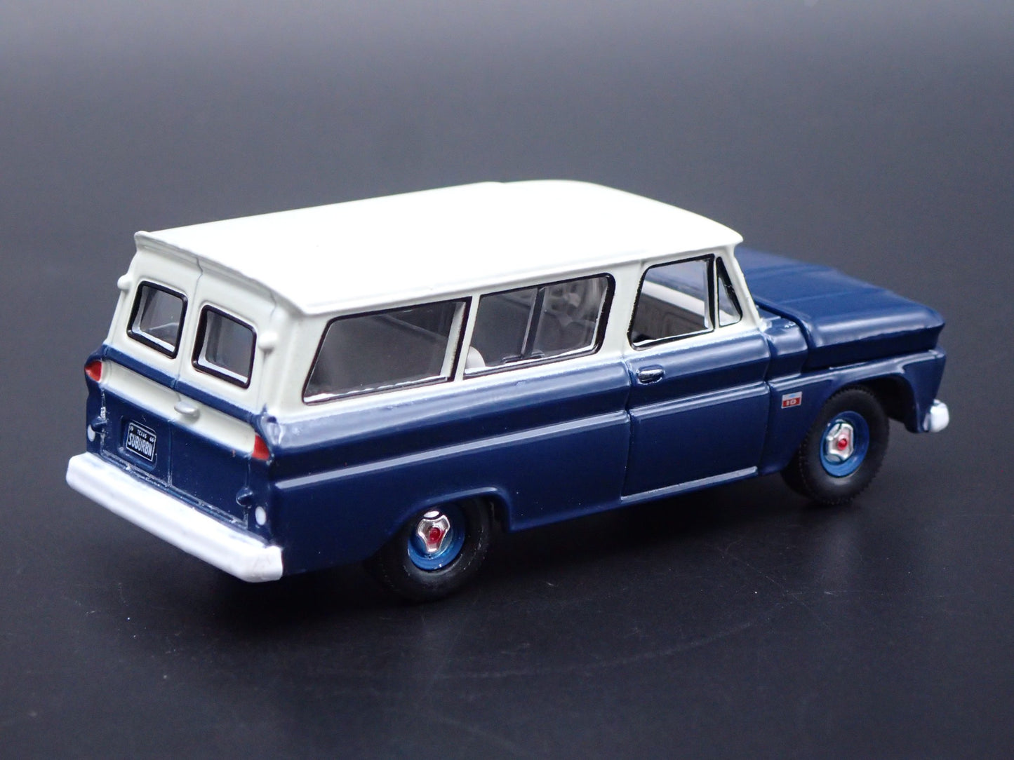 1966 66 CHEVY CHEVROLET SUBURBAN BLUE RARE 1:64 SCALE DIORAMA DIECAST MODEL CAR