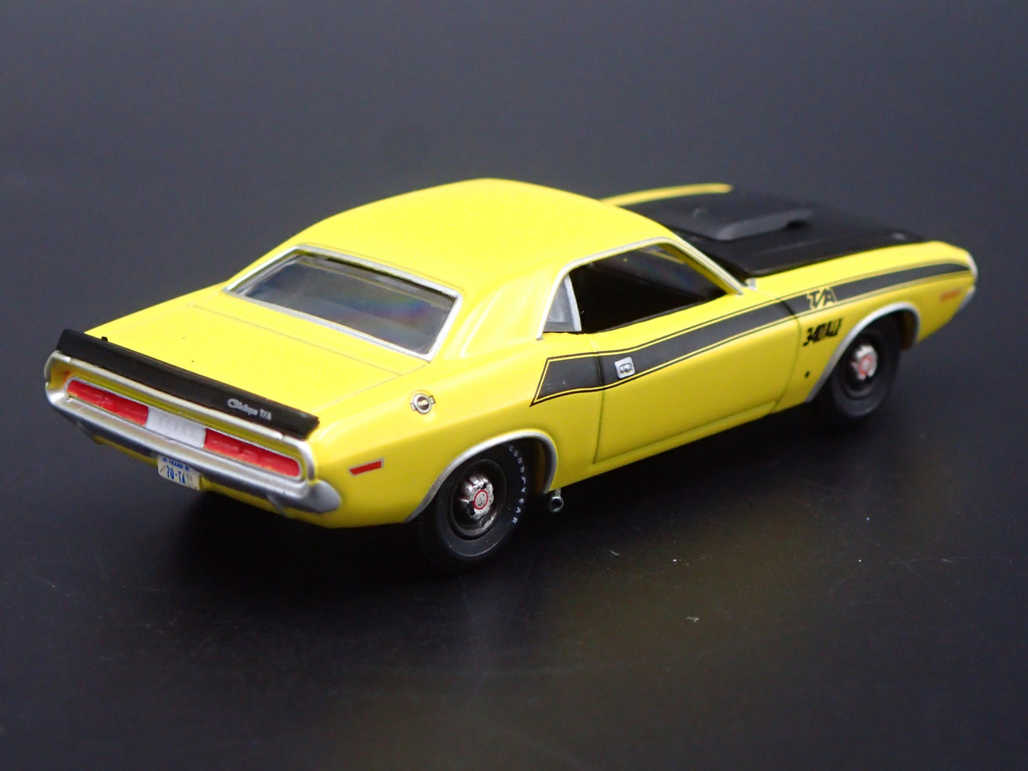 1970 70 DODGE CHALLENGER TA T/A 1/64 SCALE COLLECTIBLE DIORAMA DIECAST MODEL CAR