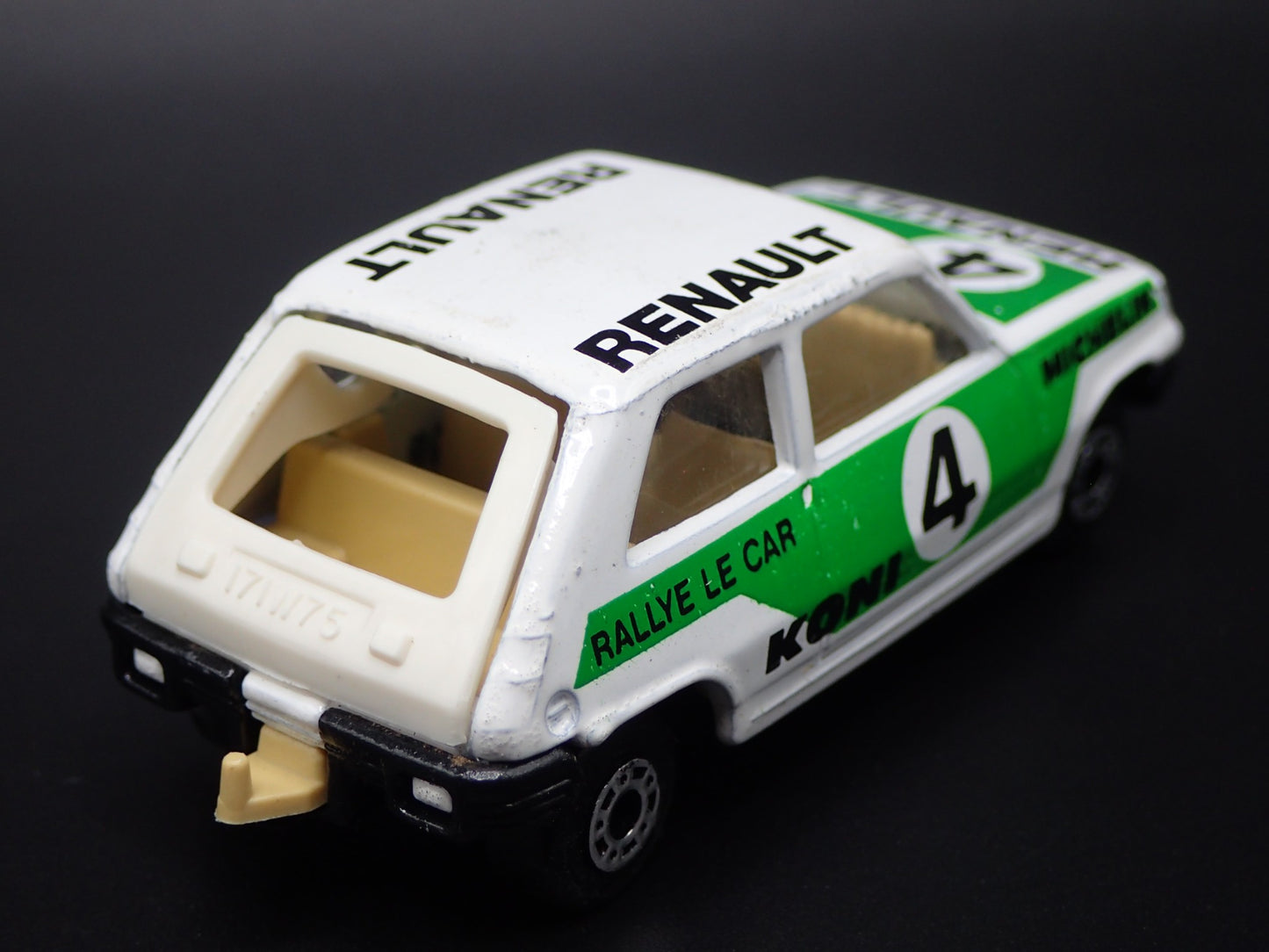 1972-1985 RENAULT 5 WHITE 1:64 SCALE COLLECTIBLE DIORAMA DIECAST MODEL CAR