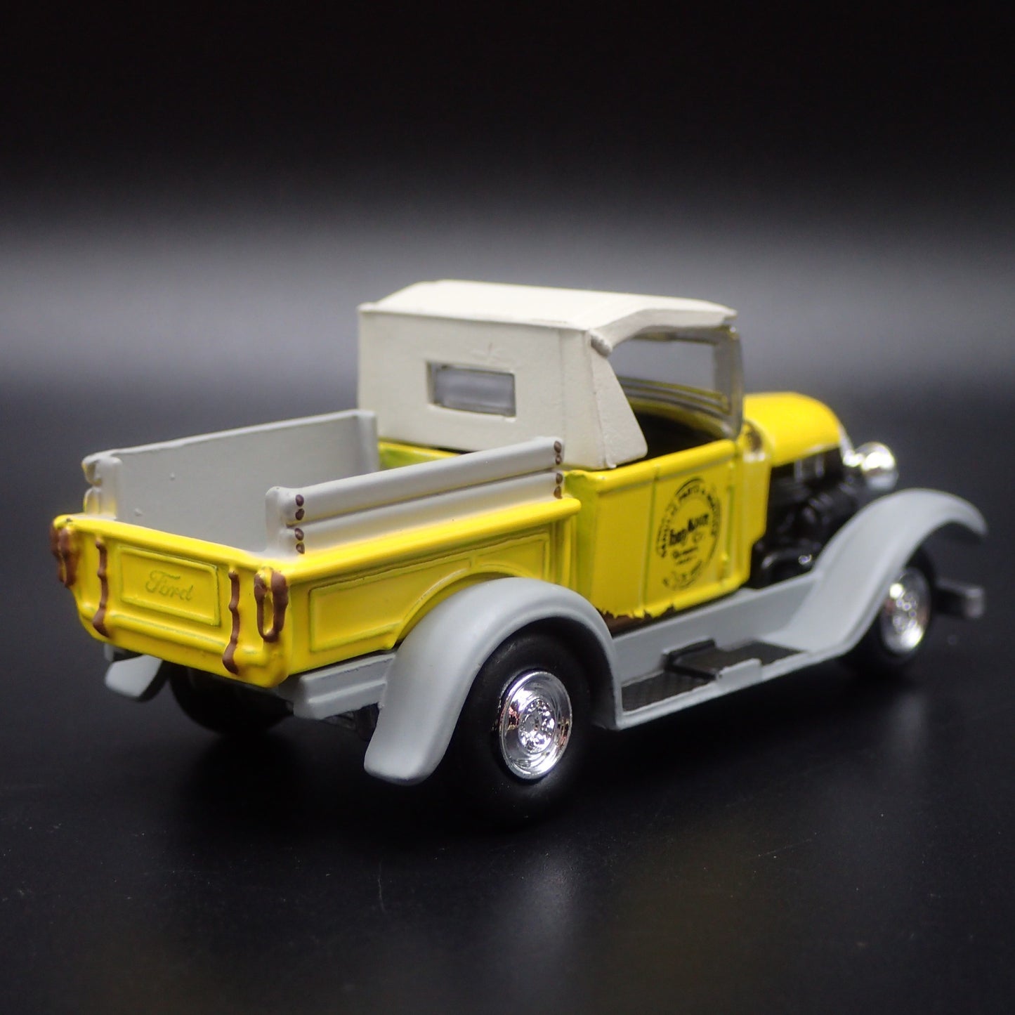1929 29 FORD MODEL A PICKUP TRUCK YELLOW 1:64 SCALE DIORAMA DIECAST MODEL CAR