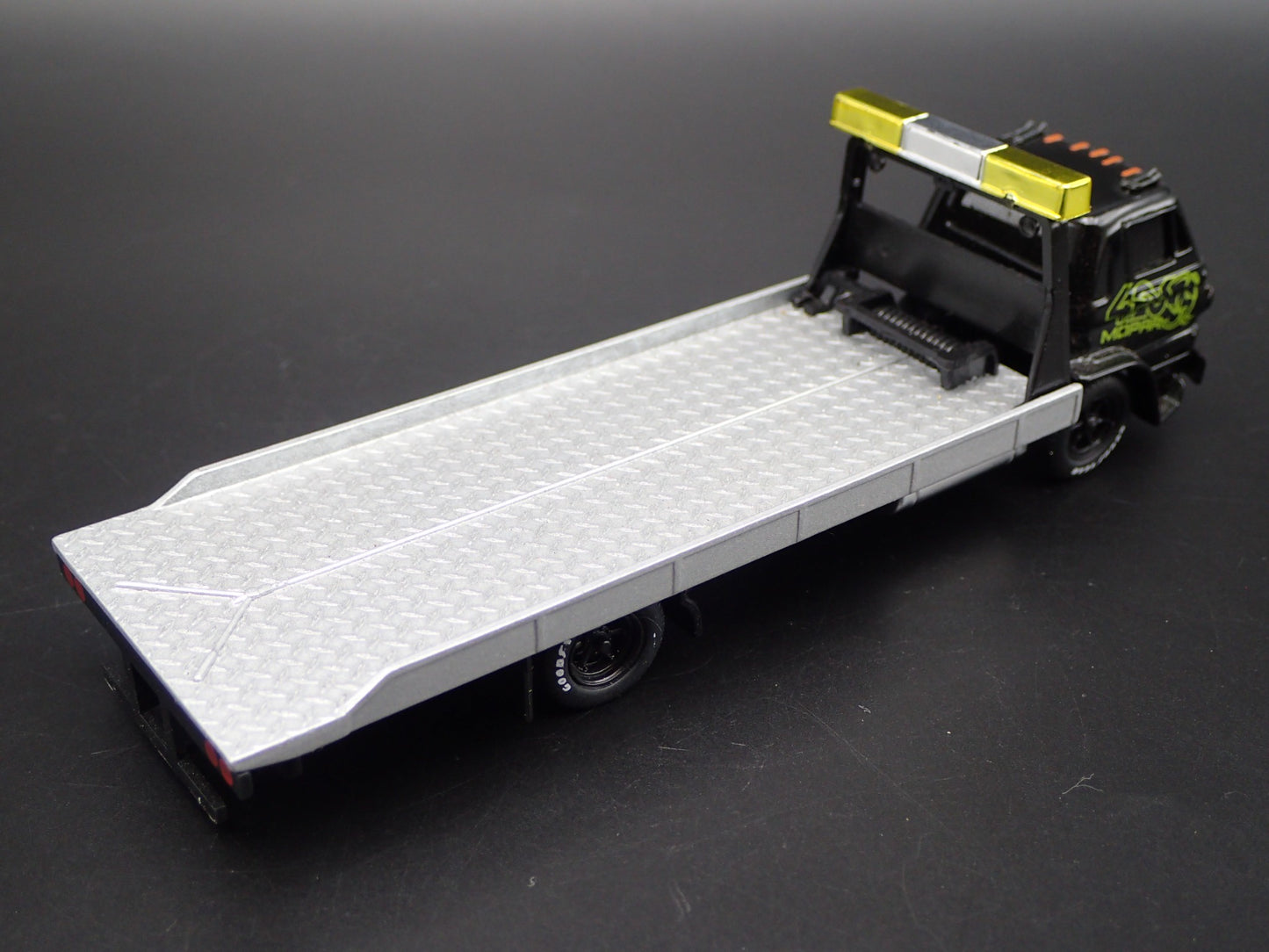 1969 69 DODGE L600 COE FLATBED TRUCK 426 HELLEPHANT 1:64 SCALE DIECAST MODEL CAR