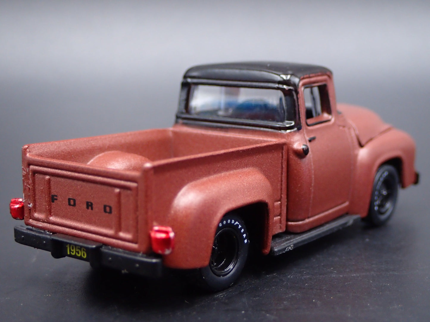 1956 56 FORD F100 PICKUP TRUCK 1:64 SCALE COLLECTIBLE DIORAMA DIECAST MODEL CAR