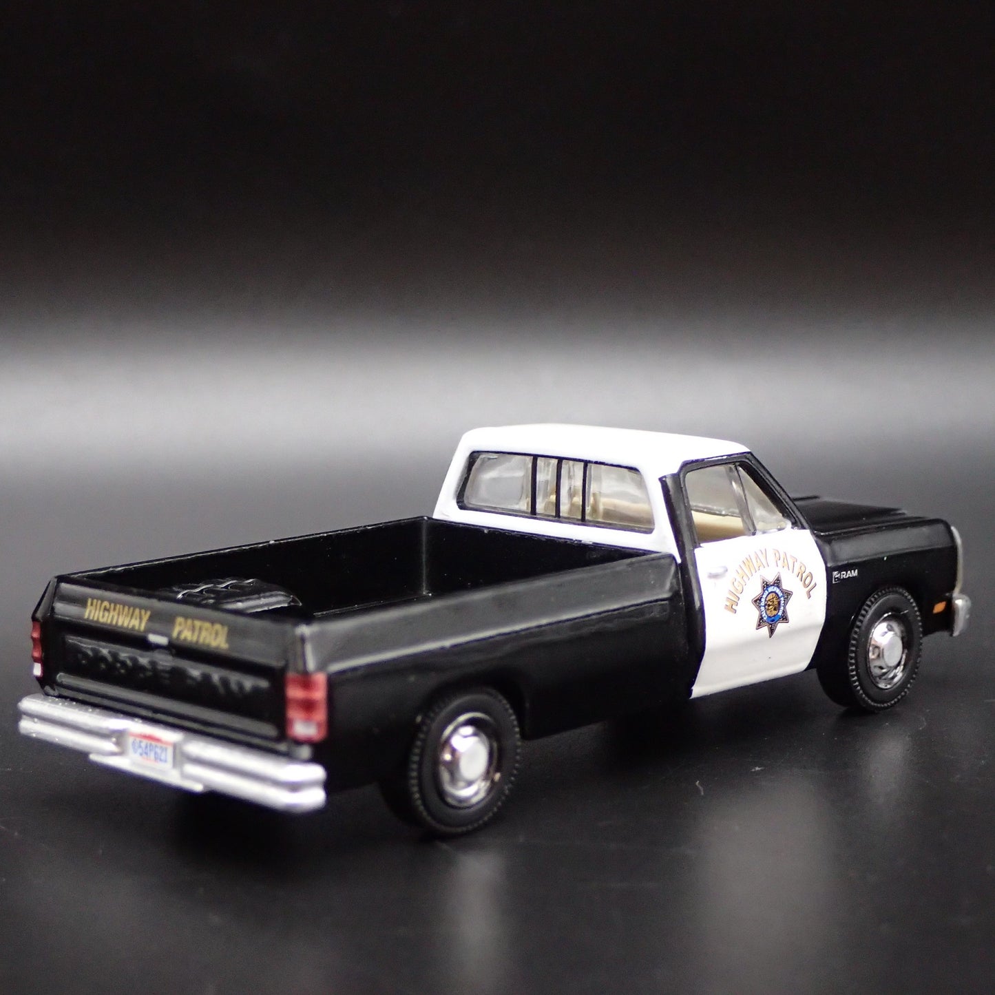 1985 DODGE RAM D100 CALIFORNIA HIGHWAY PATROL CHP 1/64 SCALE DIECAST MODEL CAR