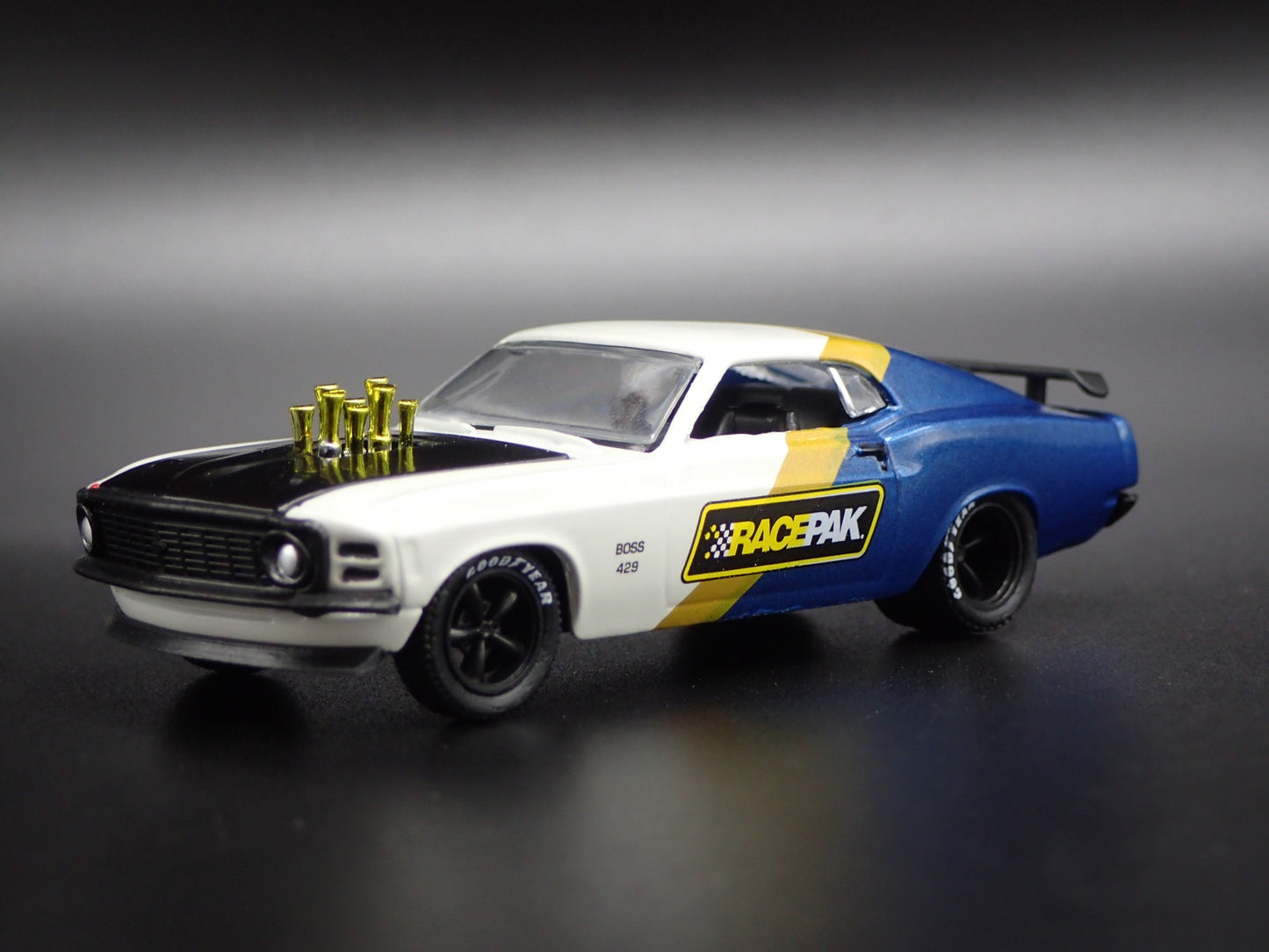 1970 70 FORD MUSTANG BOSS 429 FASTBACK RACEPAK 1:64 SCALE DIECAST MODEL CAR