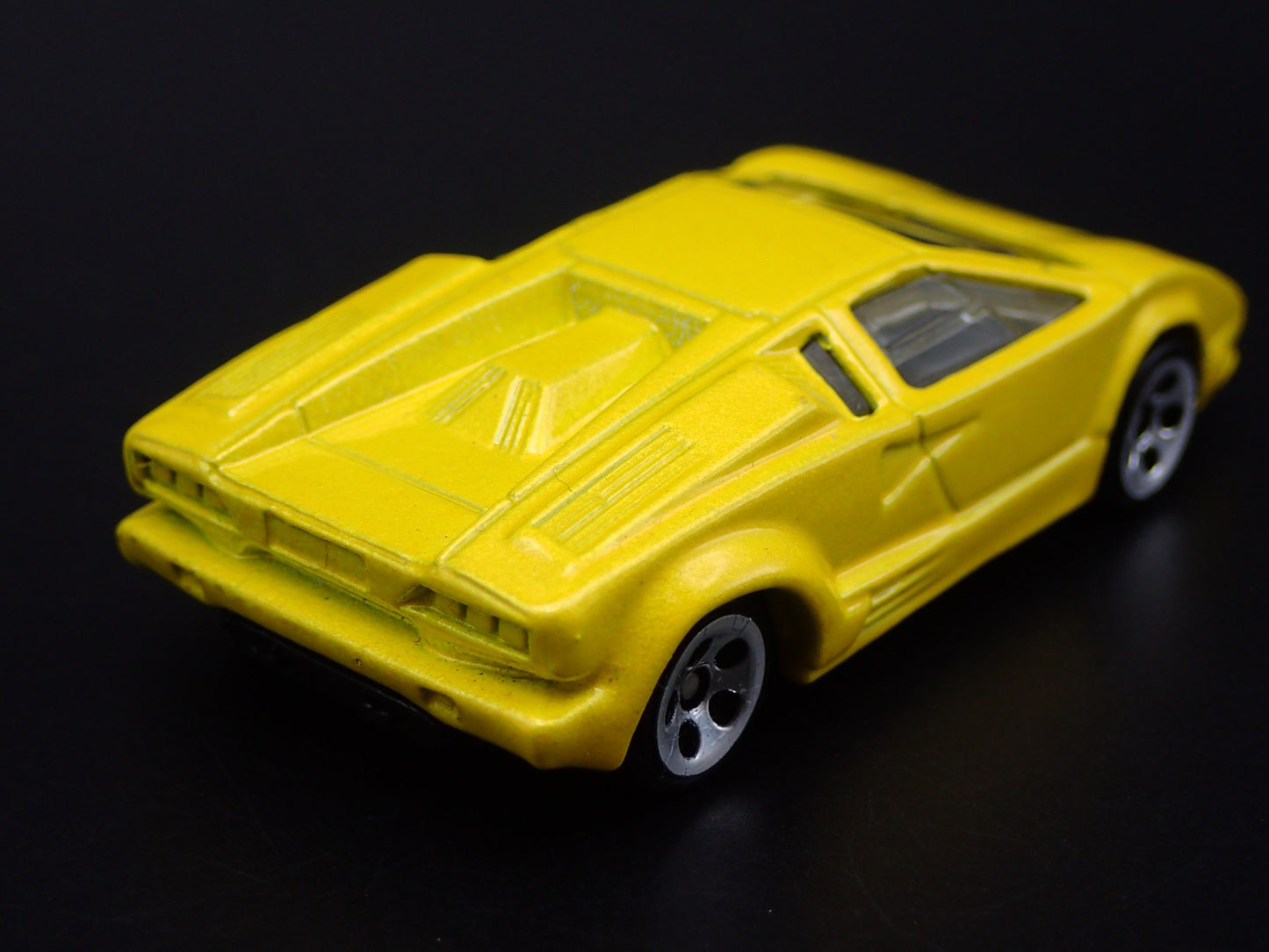 1974-1990 LAMBORGHINI COUNTACH SUPER CAR 1:64 SCALE DIORAMA DIECAST MODEL CAR