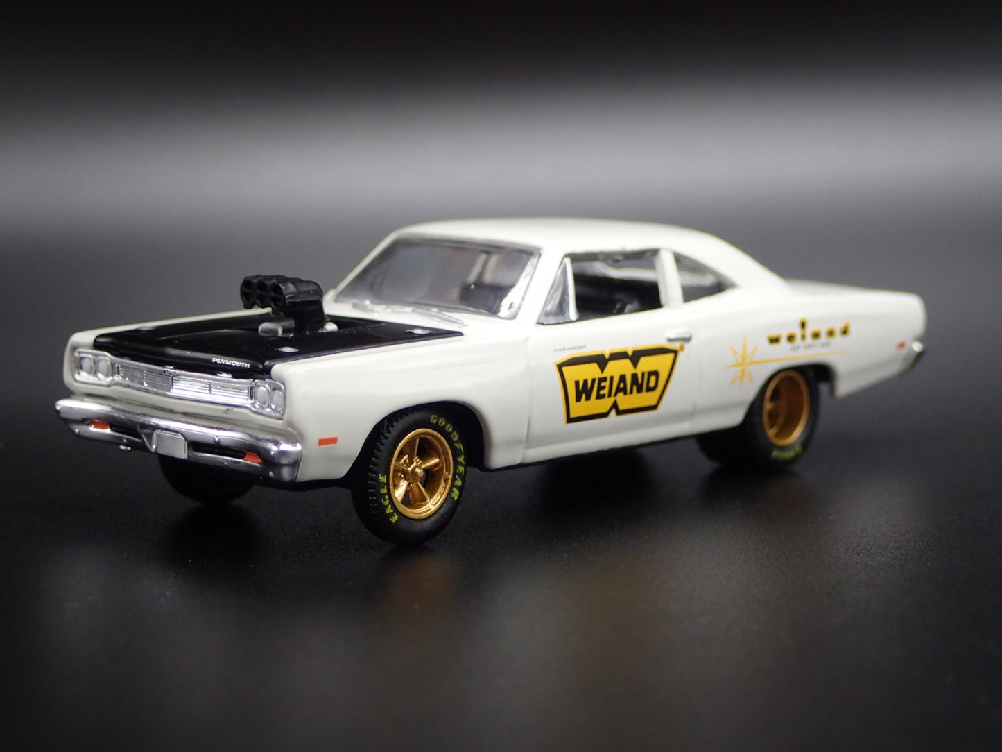 1969 69 PLYMOUTH ROAD RUNNER 440 WEIAND 1:64 SCALE DIORAMA DIECAST MODEL CAR