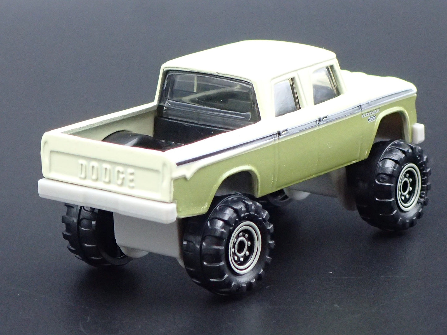 1968 68 DODGE D200 CREW CAB 4X4 PICKUP TRUCK GREEN 1/64 SCALE DIECAST MODEL CAR
