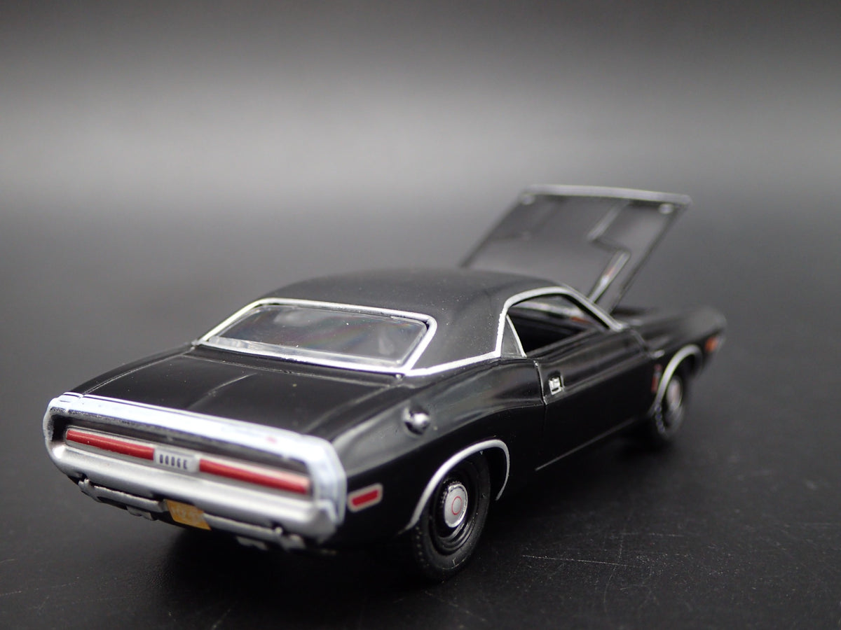 1970 70 DODGE CHALLENGER RT 1:64 SCALE COLLECTIBLE DIORAMA DIECAST MODEL CAR-Burning Rubber Toy Company