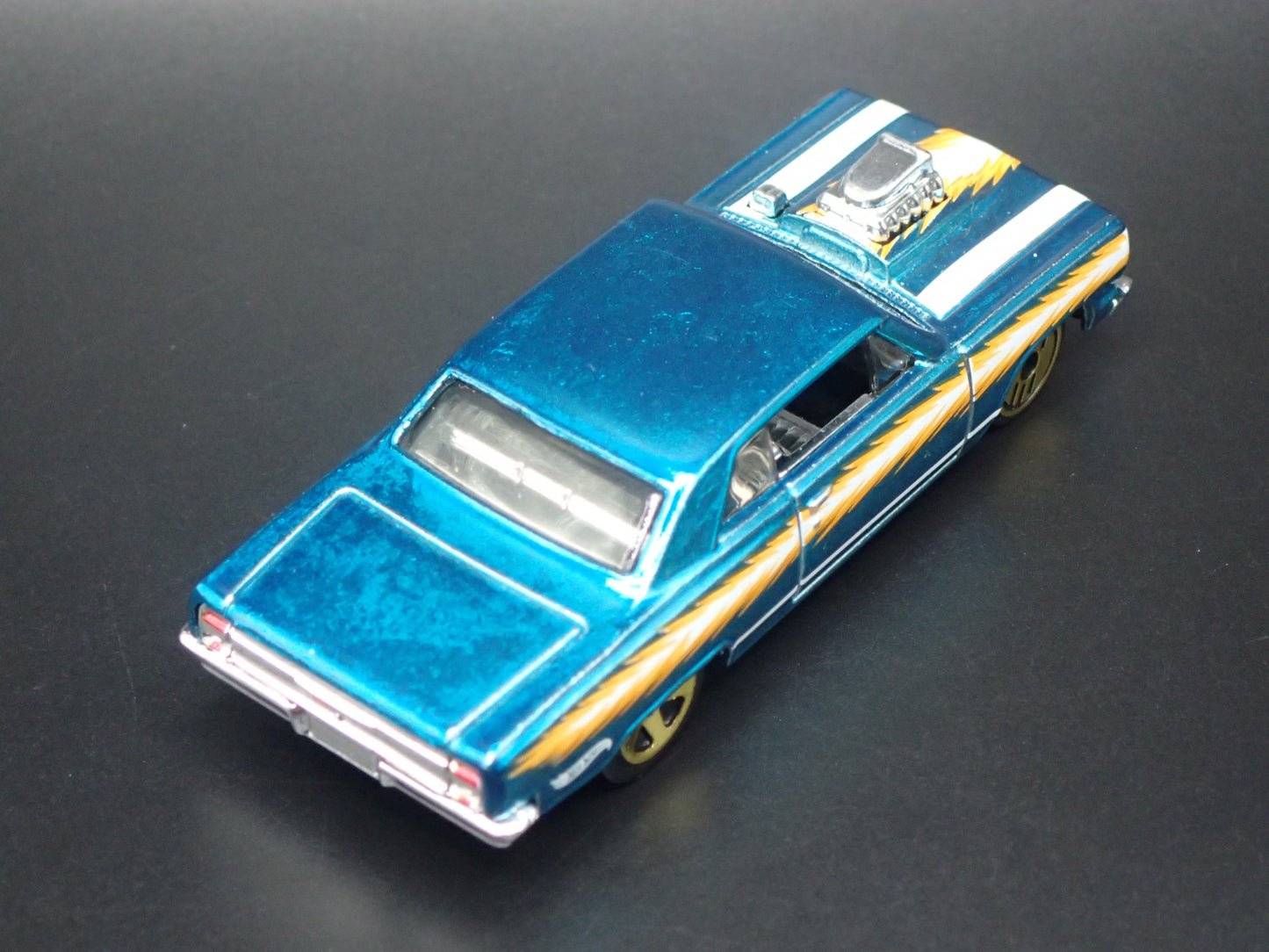 1964 64 CHEVY CHEVROLET CHEVELLE SS BLUE 1/64 SCALE DIORAMA DIECAST MODEL CAR