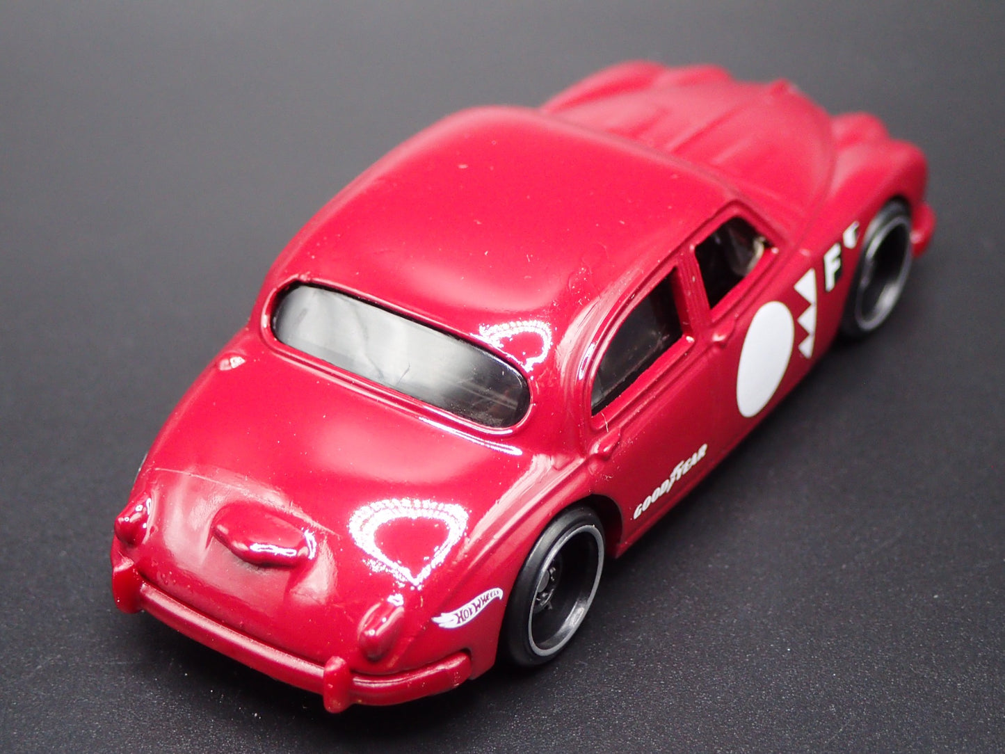 1955-1959 JAGUAR MK1 BURGUNDY 1/64 SCALE COLLECTIBLE DIORAMA DIECAST MODEL CAR