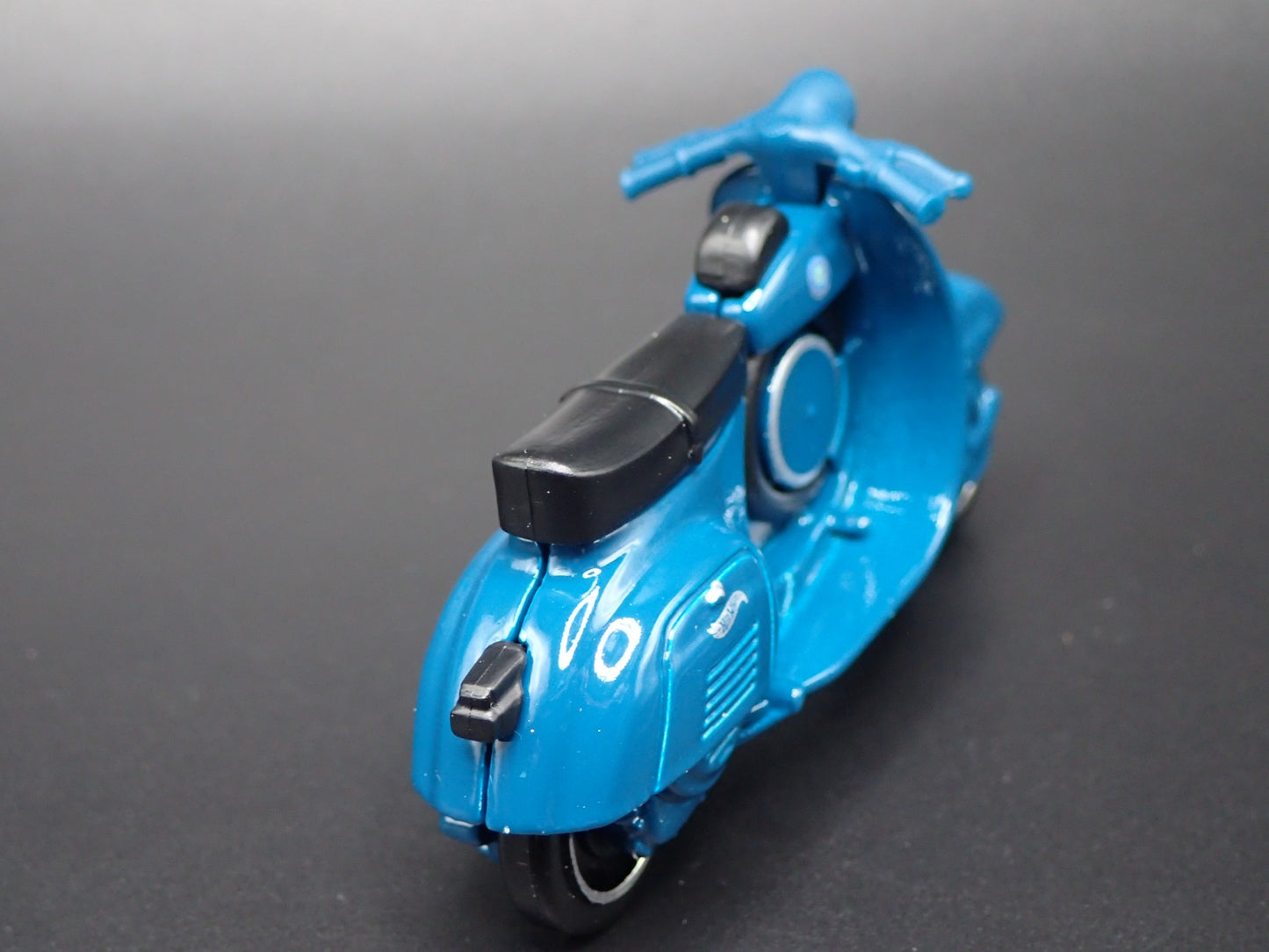 1963-1967 VESPA 90 SS SUPER SPRINT BLUE 1:64 SCALE DIORAMA DIECAST MODEL CAR